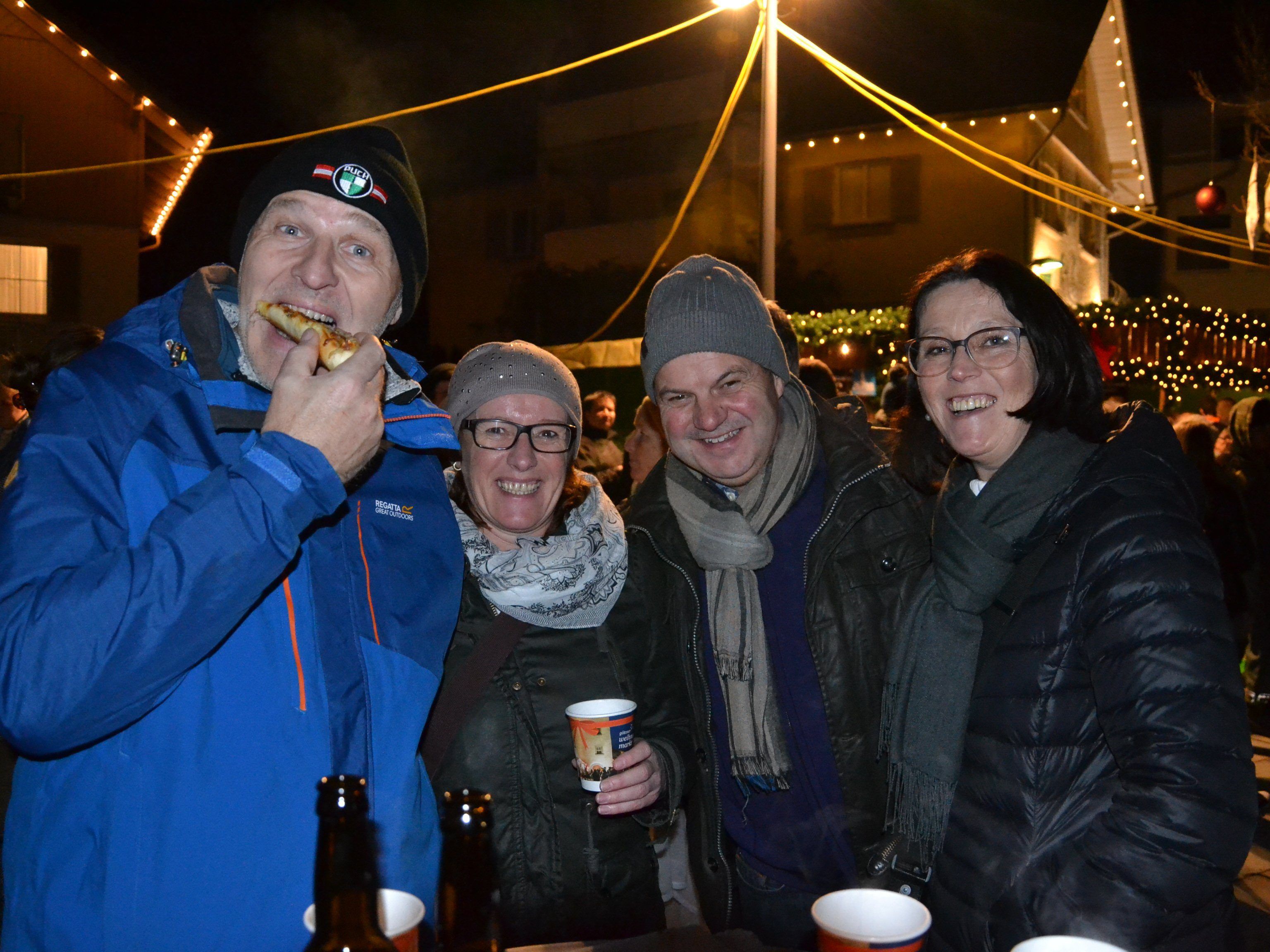 v.l. Marko, Susanne, Raphael & Sabine genossen das Ambiente beim Jonas Schlössle v.l. Marko, Susanne, Raphael & Sabine genossen das Ambiente beim Jonas Schlössle