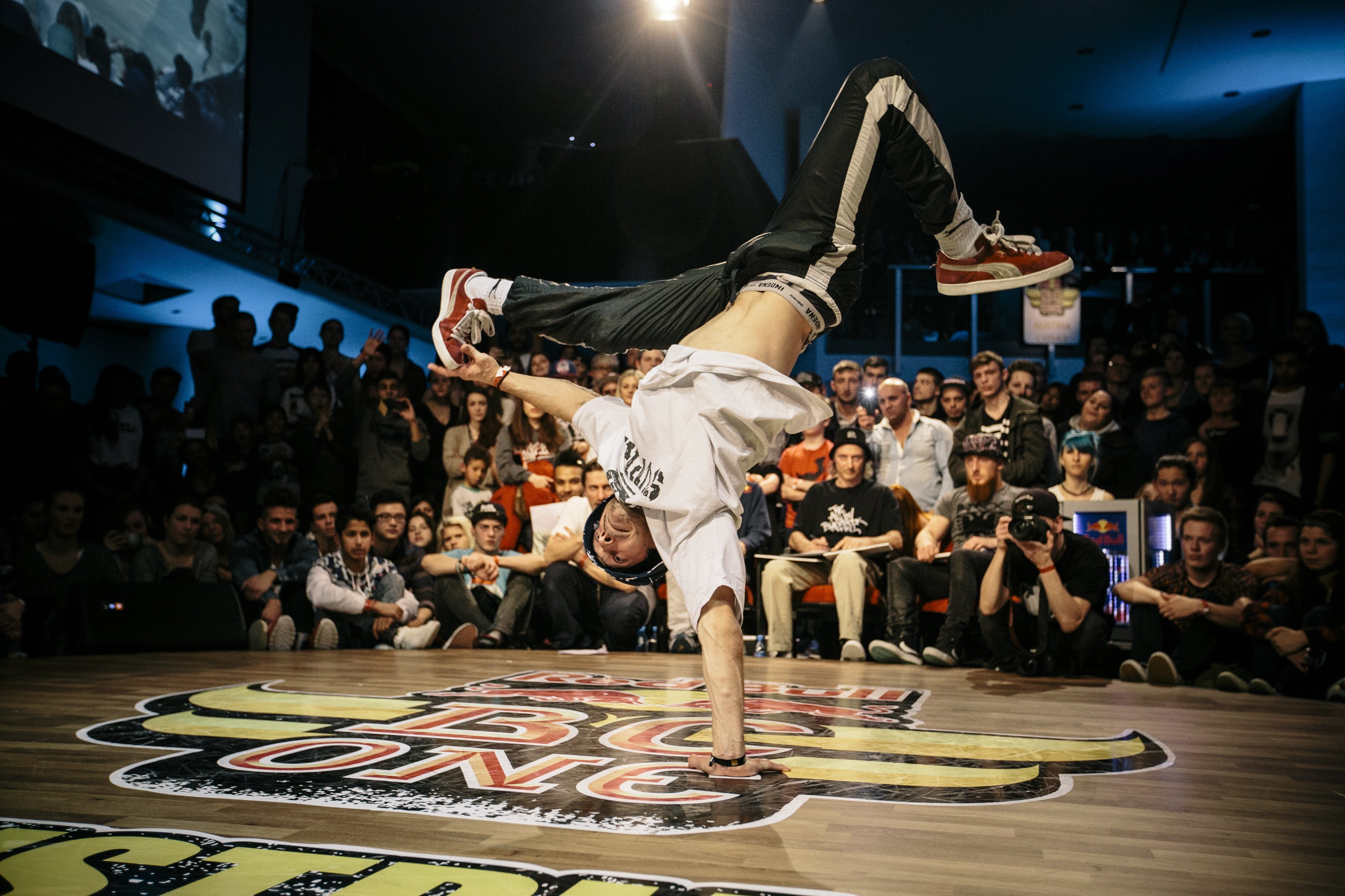 Брейкданс видео. Батл танцы. Брейкданс видео. Neguin танцор. Брейк данс олимпийский вид спорта.