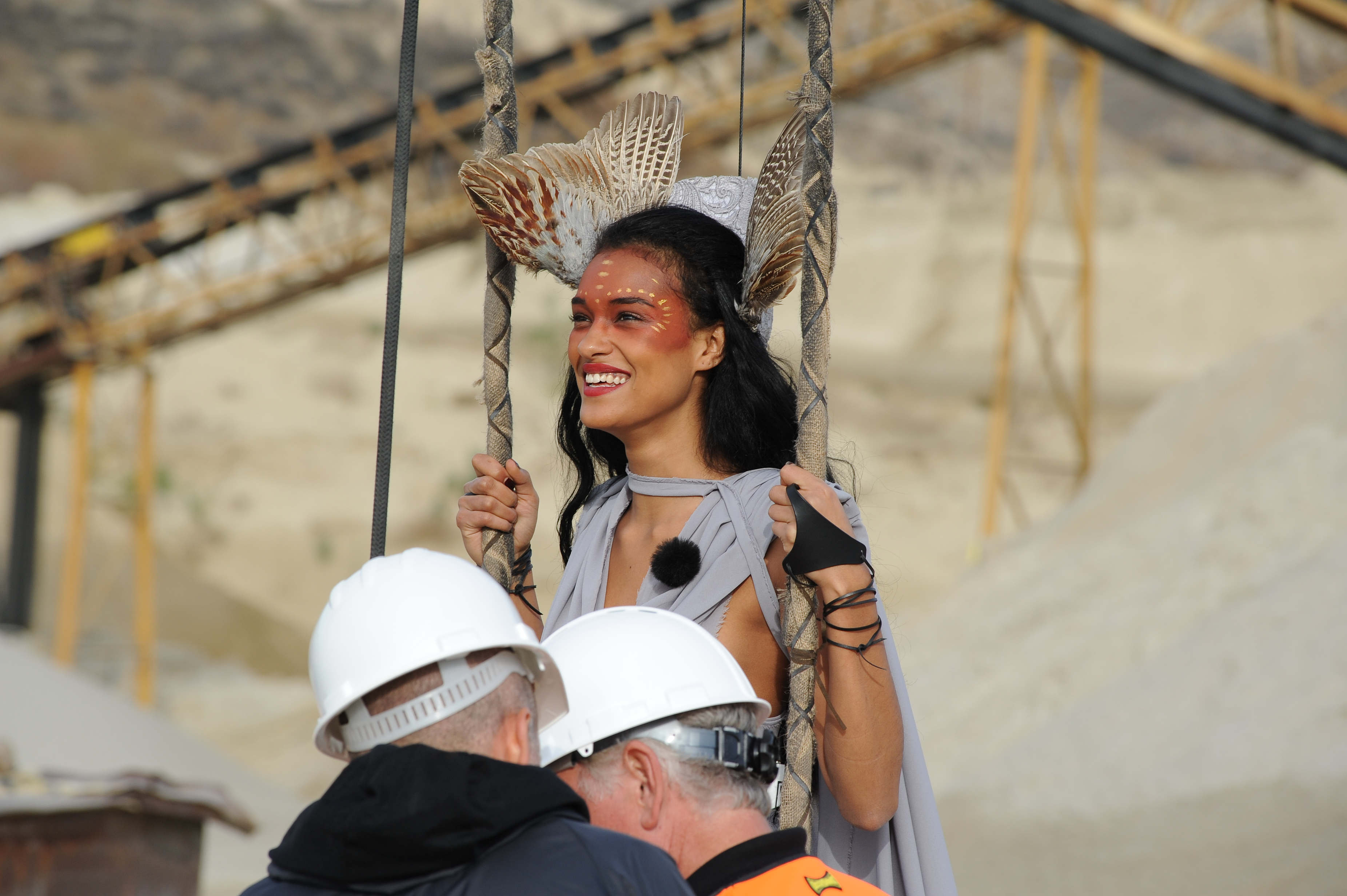 Jasmin hob im Amazonen-Look ab.