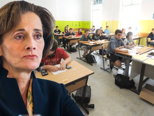 Eine Lehrerin soll Mohammed als Kinderschänder bezeichnet haben. Eine Lehrerin soll Mohammed als Kinderschänder bezeichnet haben.