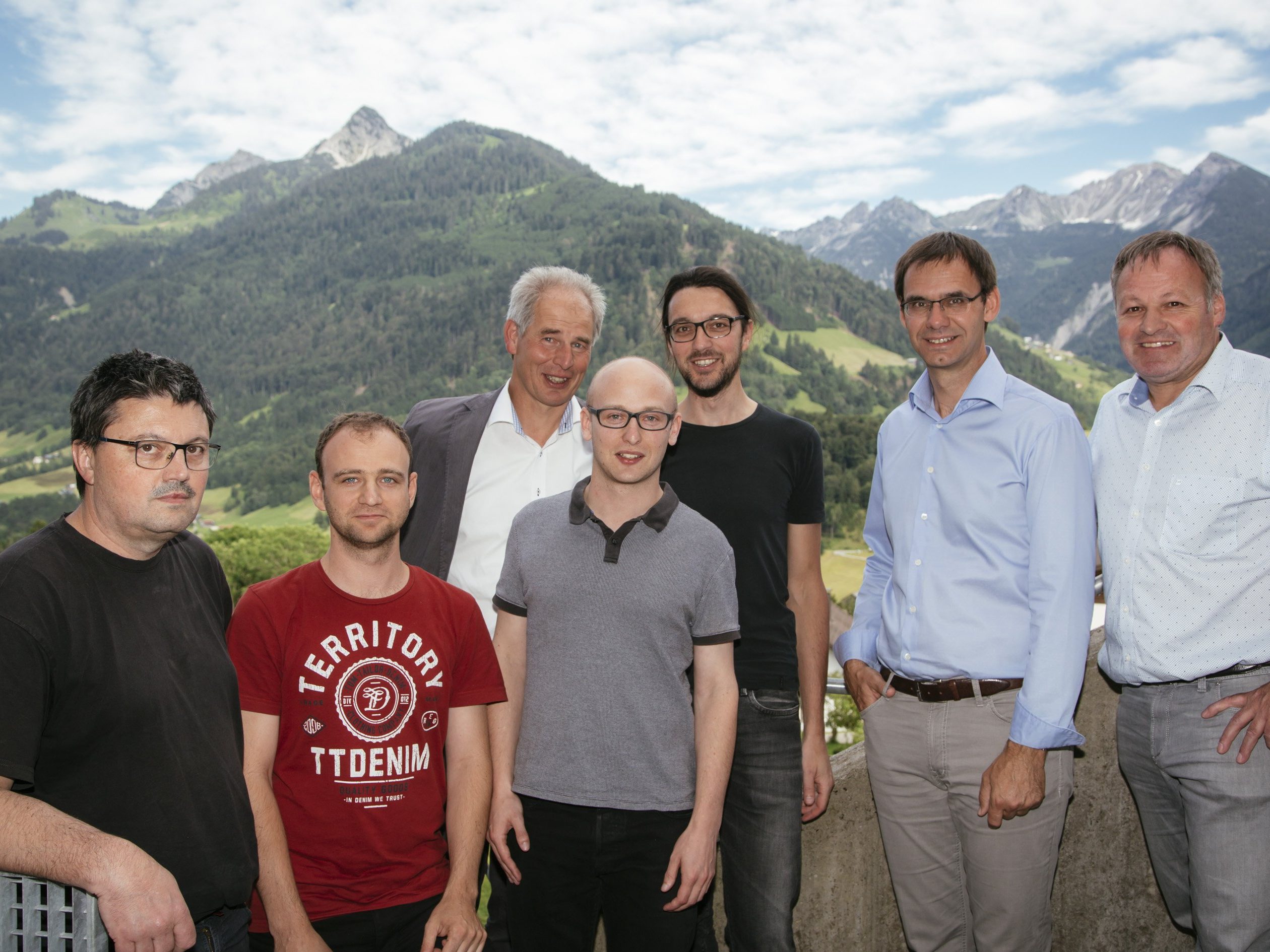 Bei Teslab Consulting GmbH wurde Landeshauptmann Markus Wallner von Geschäftsführer Otmar Ganahl und seinem Team begrüßt Bei Teslab Consulting GmbH wurde Landeshauptmann Markus Wallner von Geschäftsführer Otmar Ganahl und seinem Team begrüßt