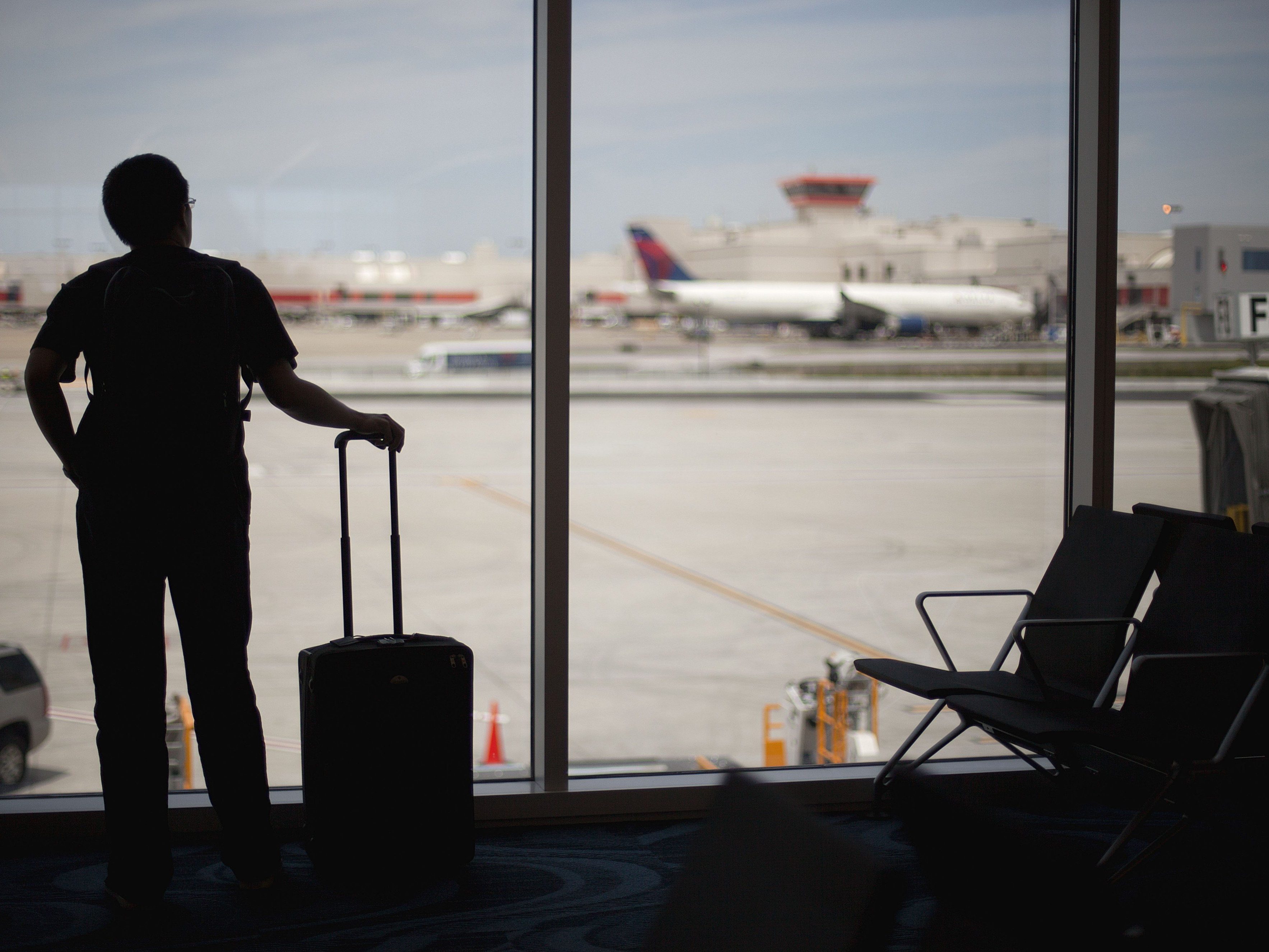 Der größte Flughafen der Welt beförderte 2015 über 100 Millionen Passagiere. Der größte Flughafen der Welt beförderte 2015 über 100 Millionen Passagiere.