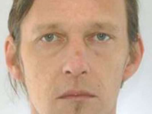 Polizei bittet Zeugen um Mithilfe.