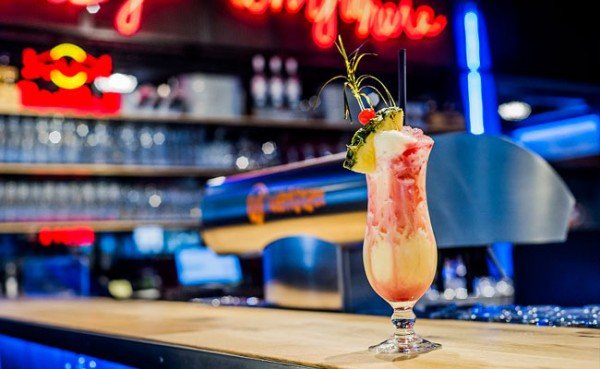 Ins Wochenende mit einem köstlichen Cocktail starten! Ins Wochenende mit einem köstlichen Cocktail starten!