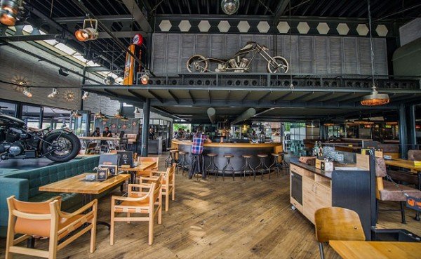 Die Besucher schätzen das gemütliche Ambiente und den hippen Style. Die Besucher schätzen das gemütliche Ambiente und den hippen Style.