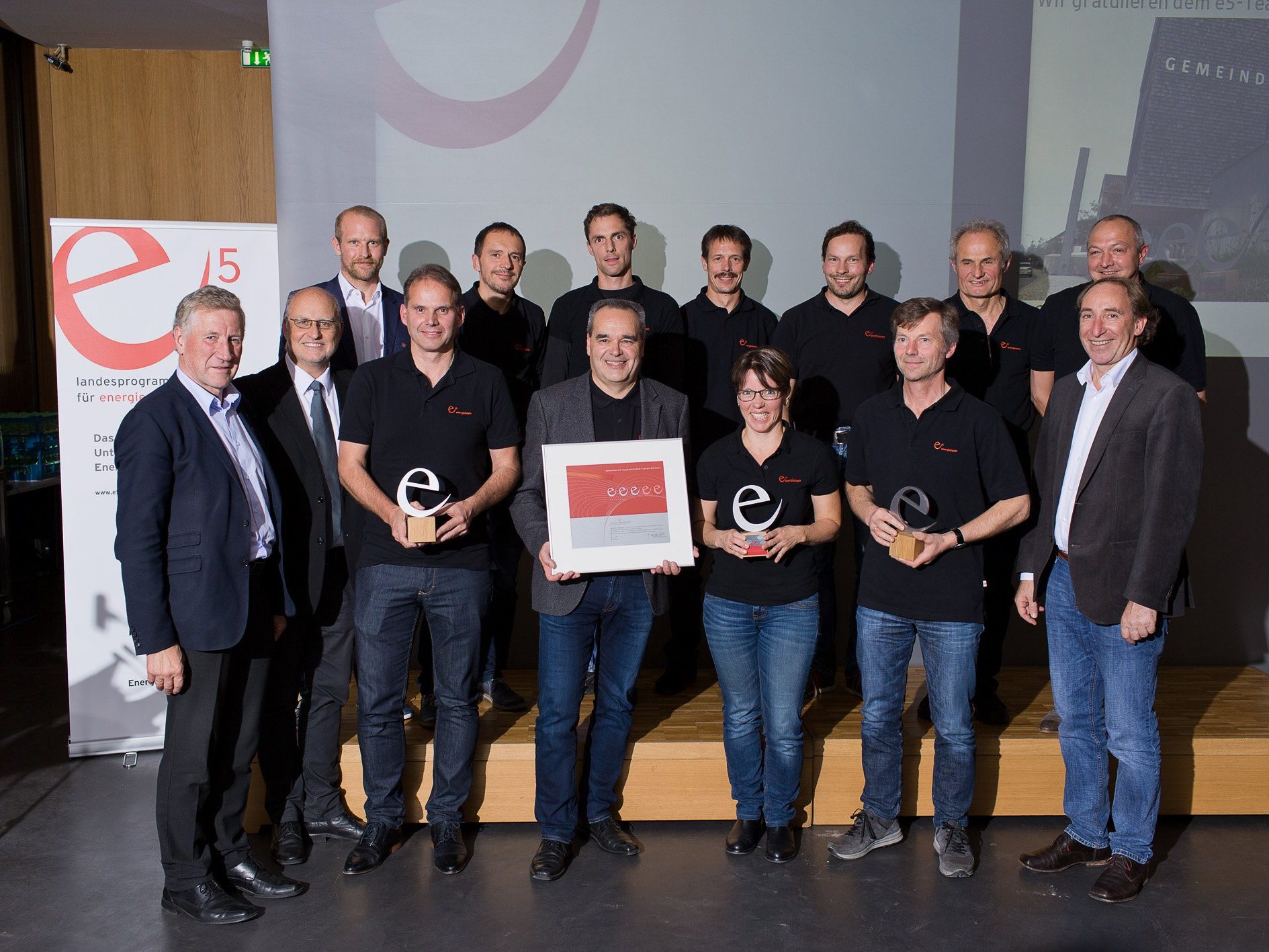 Bürgermeister Helmut Blank und das Team aus Sulzberg erzielten beim erstmaligen Antreten drei „e“. Bürgermeister Helmut Blank und das Team aus Sulzberg erzielten beim erstmaligen Antreten drei „e“.
