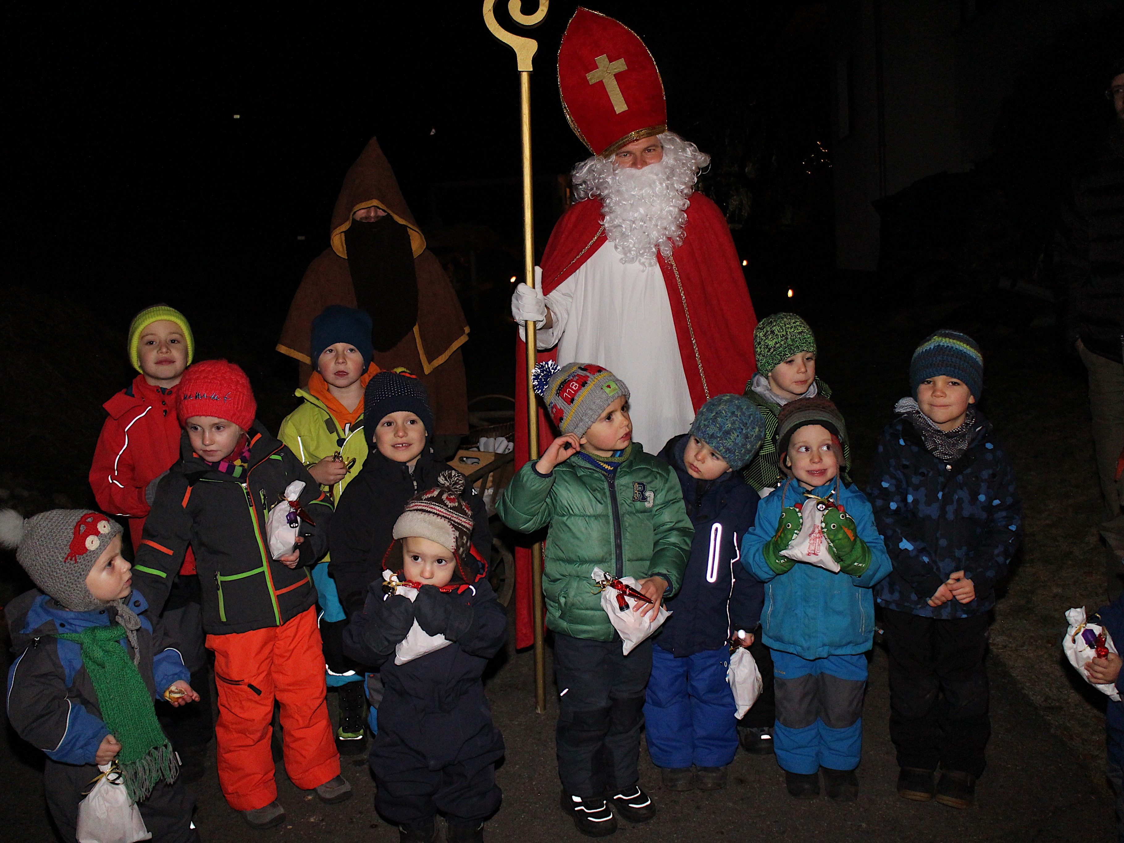 Besuch von Nikolaus und Krampus im Ifilar