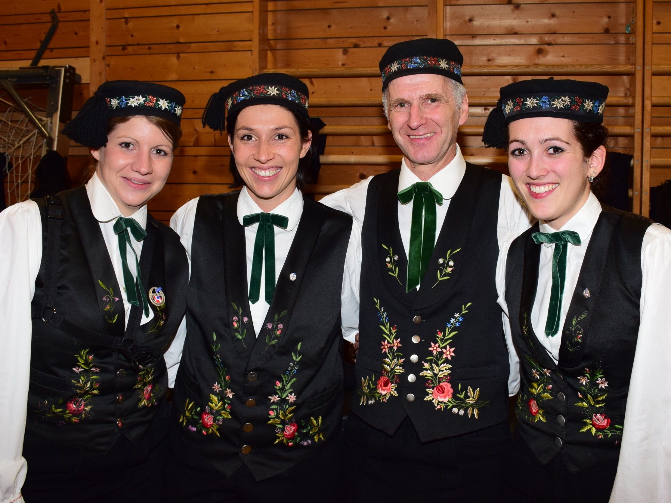 Die Mitglieder des Fraßenecho – Andrea, Irmgard, Alfons und Fabienne – freuen sich auf das anstehende Konzert.