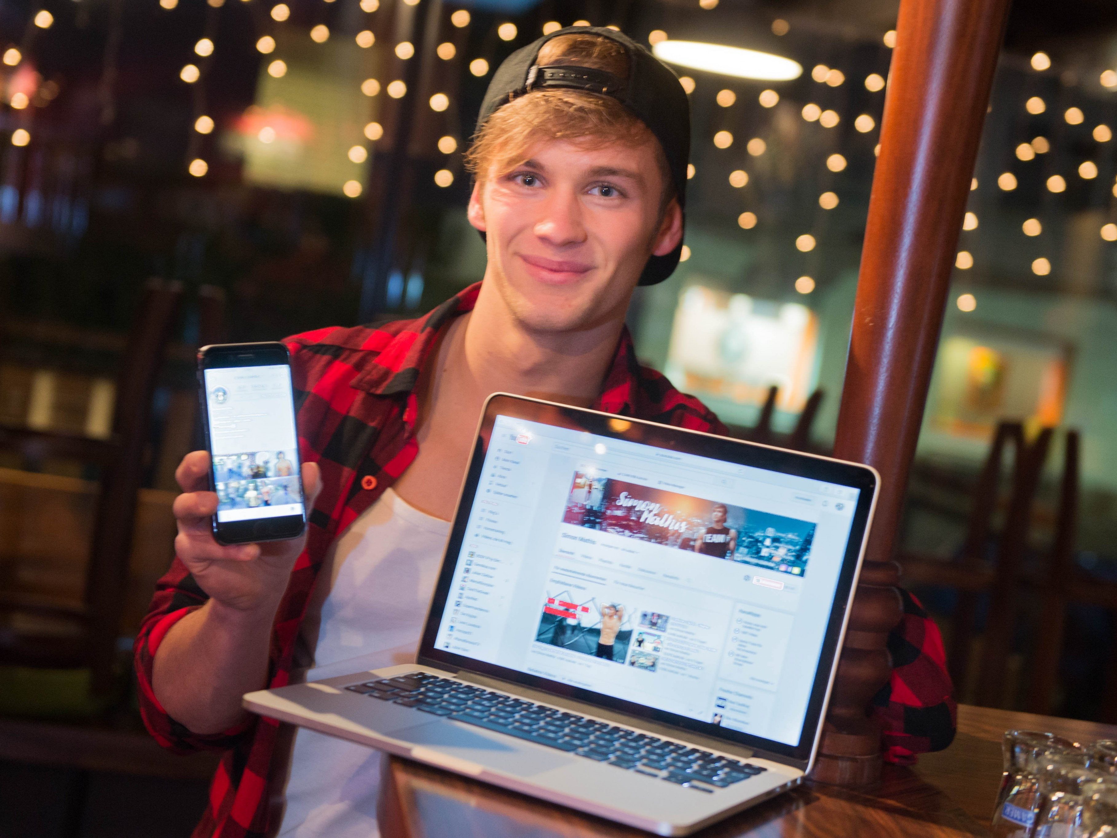 Simon Mathis macht sich durch Social Media selbstständig. Simon Mathis macht sich durch Social Media selbstständig.