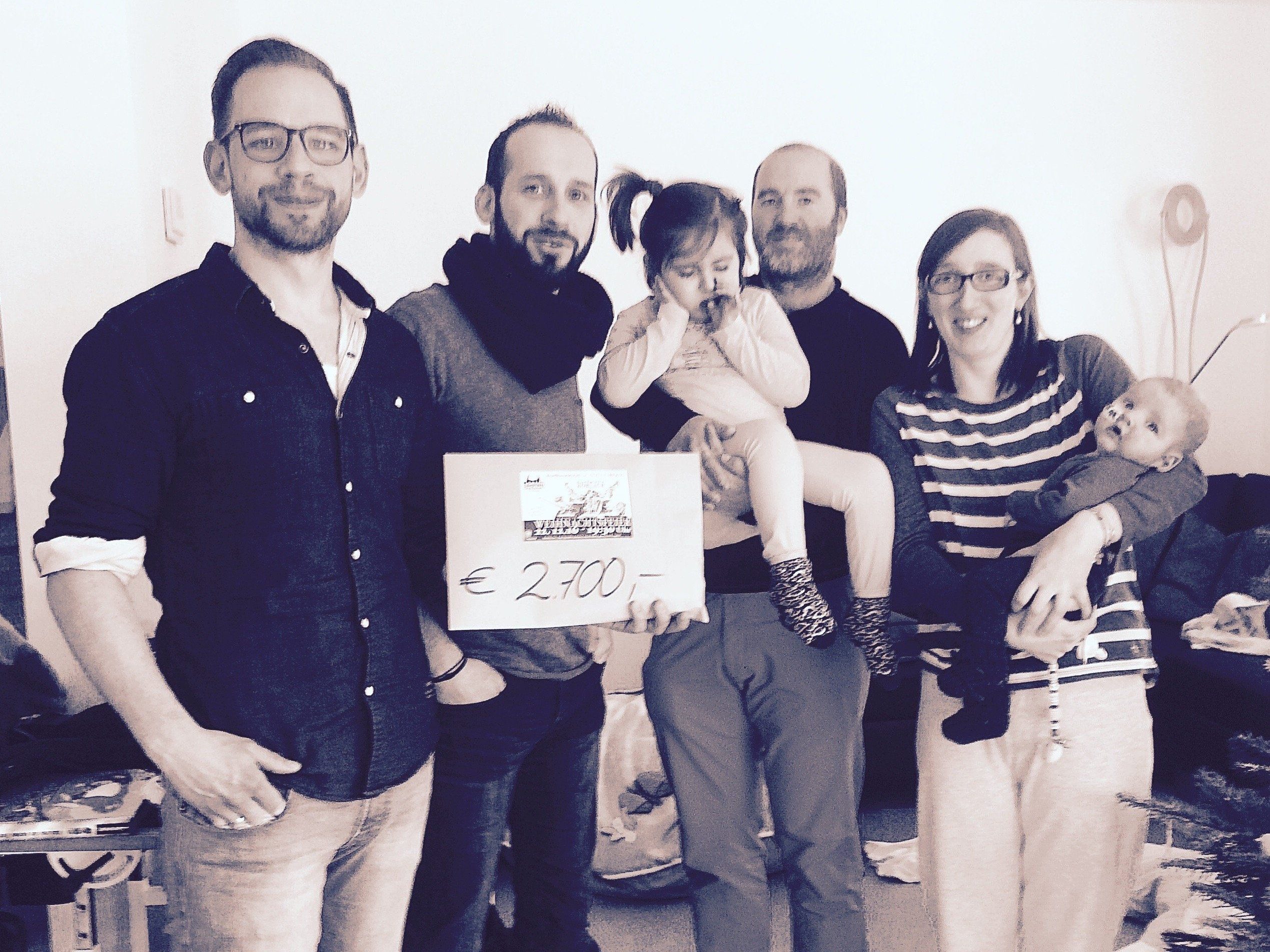 Spendenübergabe der Greenhorns an Familie Bachmeier.