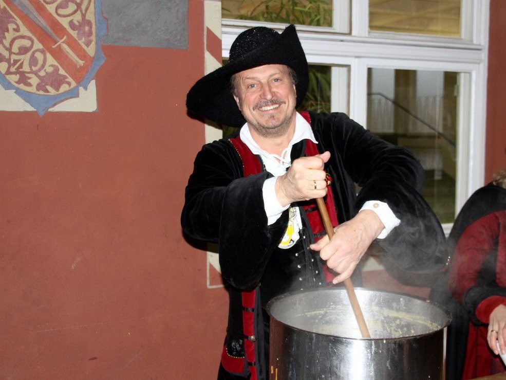 Charly muss die Suppe auslöffeln!!