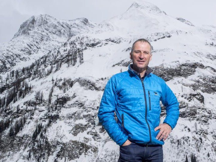 Hubert Strolz mit Höllkopf und Mittagsspitze im Hintergrund
