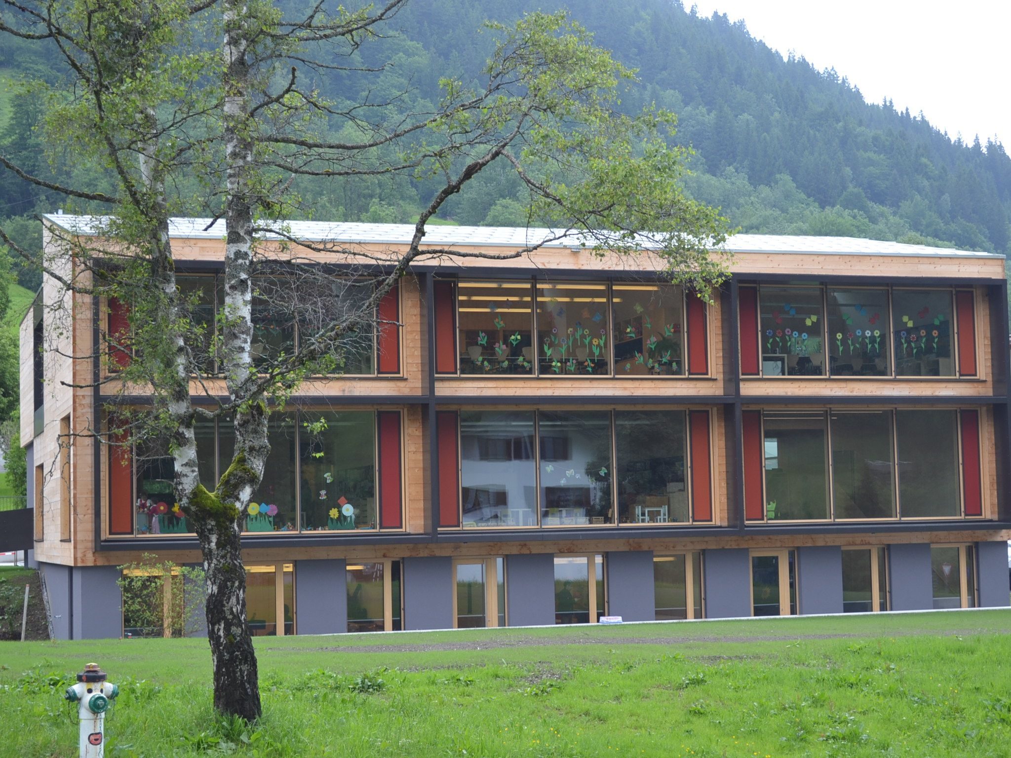 Ein Vorzeigeprojekt auch in Bezug auf Energieeffizienz: Die Volksschule Brand. Ein Vorzeigeprojekt auch in Bezug auf Energieeffizienz: Die Volksschule Brand.