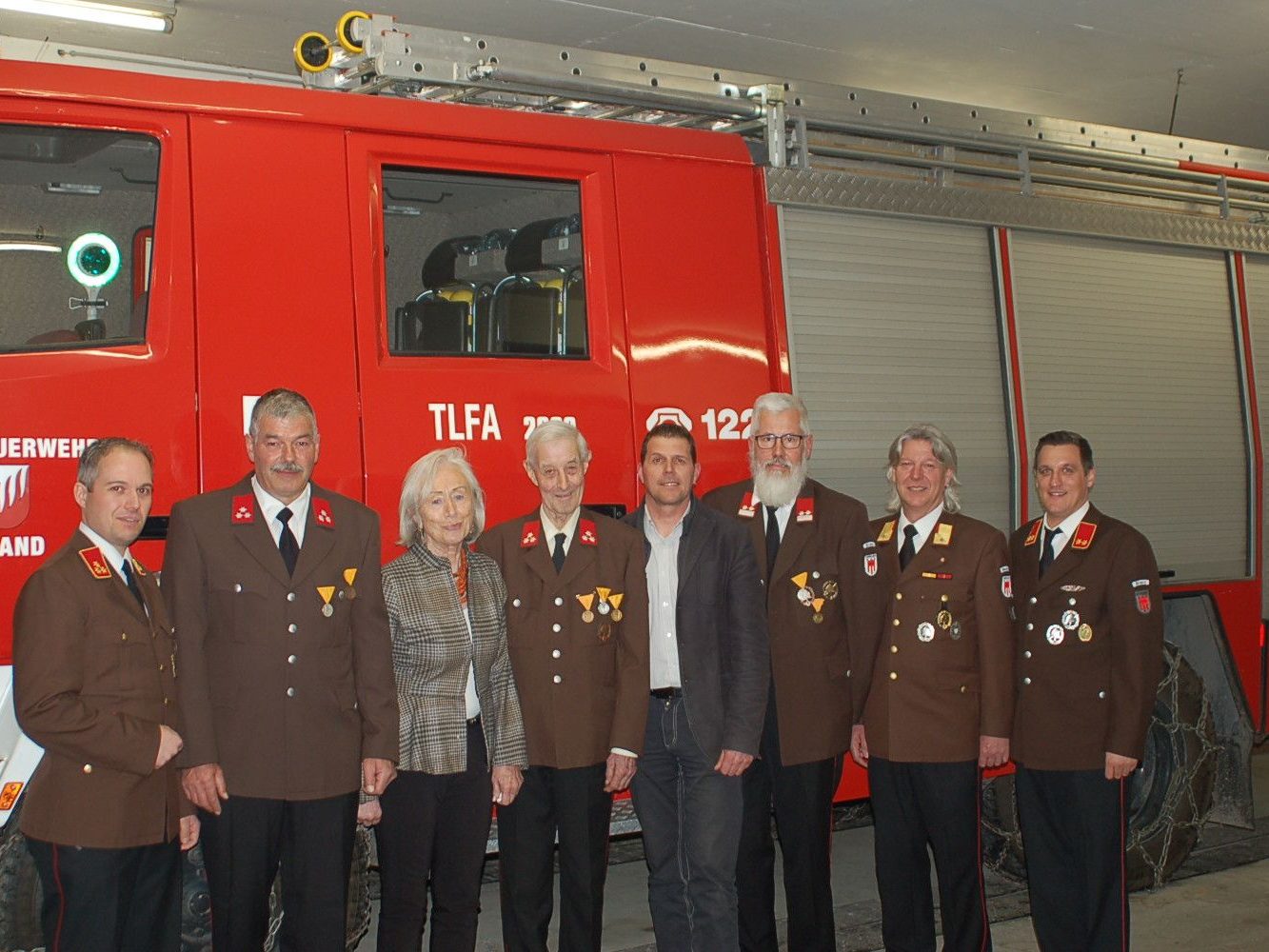 v.l.n.r. Kdt. Merbod Neier, Christian Müller, Elfriede Meyer, Josef Mähr, Bgm. Michael Domig, Markus Schedler, AFK Georg Oberhauser, Kdt Stv. Martin Sauermoser v.l.n.r. Kdt. Merbod Neier, Christian Müller, Elfriede Meyer, Josef Mähr, Bgm. Michael Domig, Markus Schedler, AFK Georg Oberhauser, Kdt Stv. Martin Sauermoser