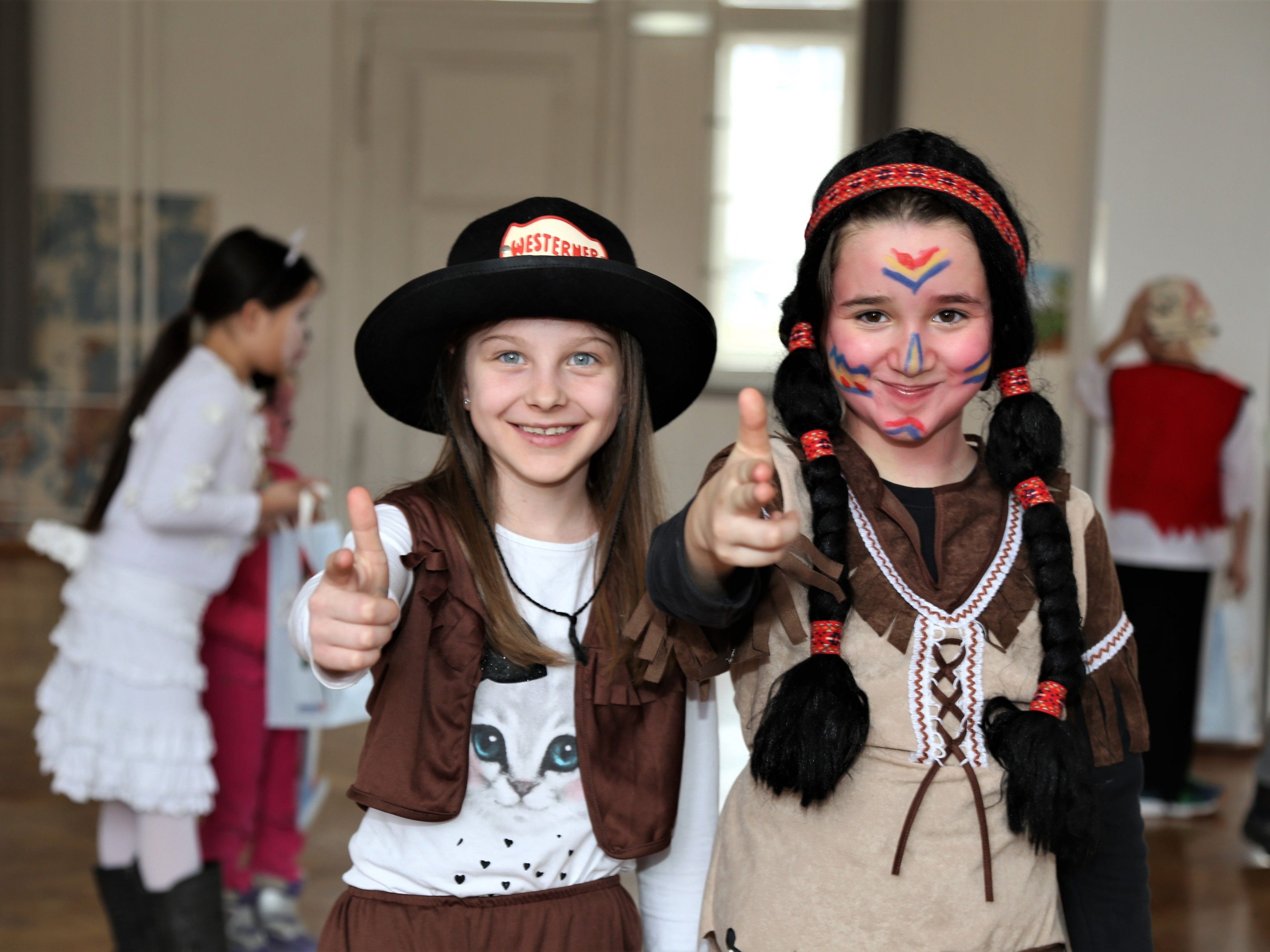 Aus dem Wilden Westen: Leticia und Nina. Aus dem Wilden Westen: Leticia und Nina.