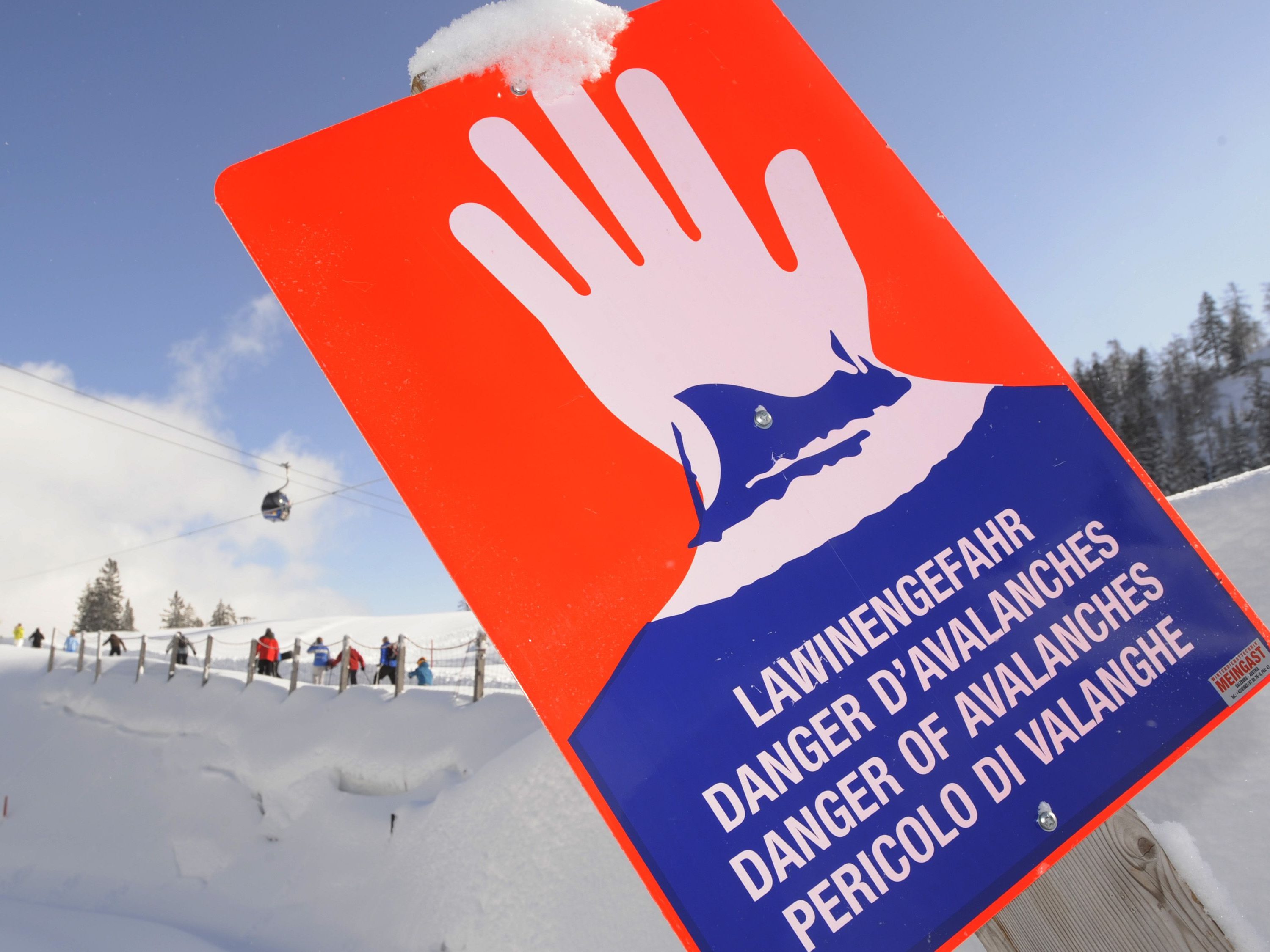Die Lawinengefahr ist, wenn auch zurückgegangen, trotzdem weiter erheblich. Die Lawinengefahr ist, wenn auch zurückgegangen, trotzdem weiter erheblich.