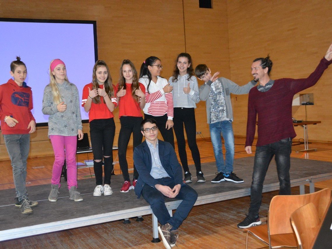 Kinder und Jugendliche luden im Rahmen des Projektes „Kinder- und Jugendbeteiligung im Leiblachtal“ Erwachsene zum aktiven Mitreden und Mitgestalten. Kinder und Jugendliche luden im Rahmen des Projektes „Kinder- und Jugendbeteiligung im Leiblachtal“ Erwachsene zum aktiven Mitreden und Mitgestalten.