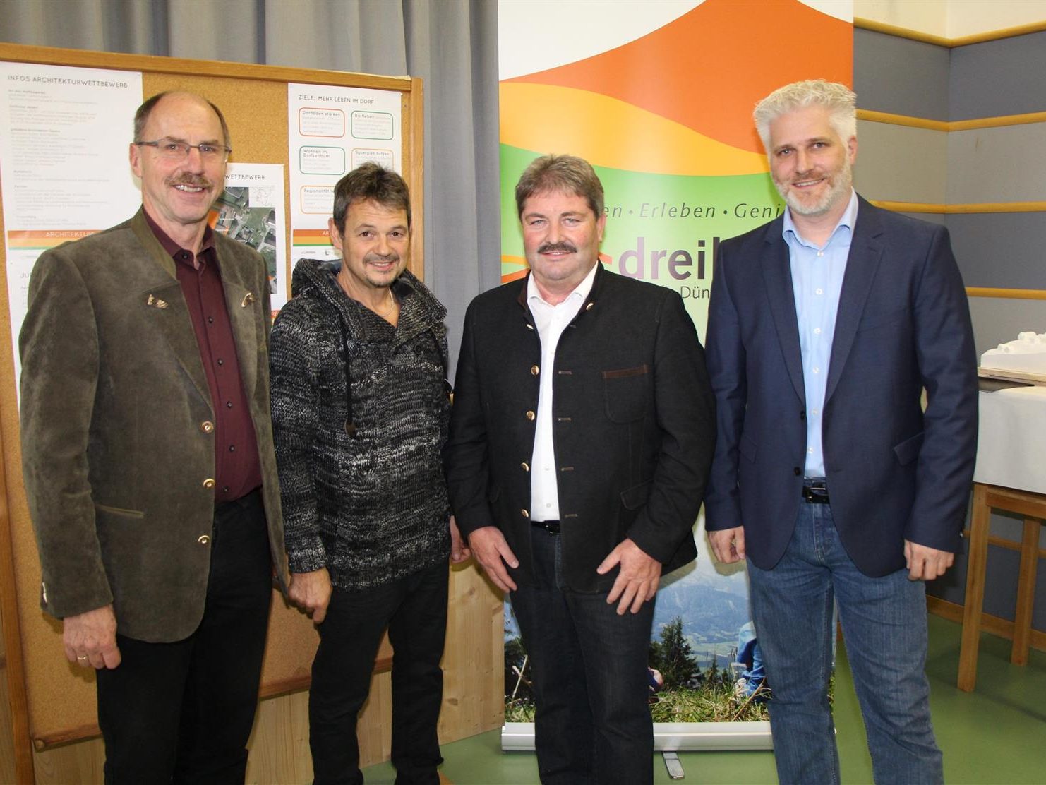 Die Dreiklang-Bürgermeister Anton Mähr, Walter Rauch und Gerold Mähr mit GF Matthias Mayr Die Dreiklang-Bürgermeister Anton Mähr, Walter Rauch und Gerold Mähr mit GF Matthias Mayr