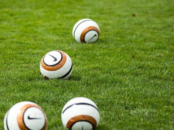 Derby und Spitzenspiel am Ostersamstag!
