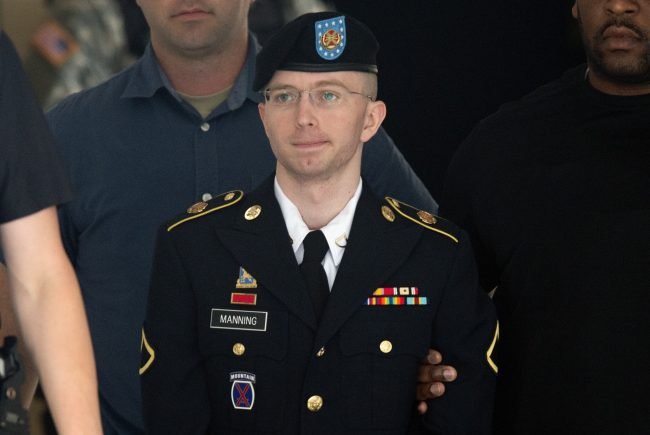 Chelsea Manning in ihrer Zeit als Bradley Manning in Militäruniform (2013).