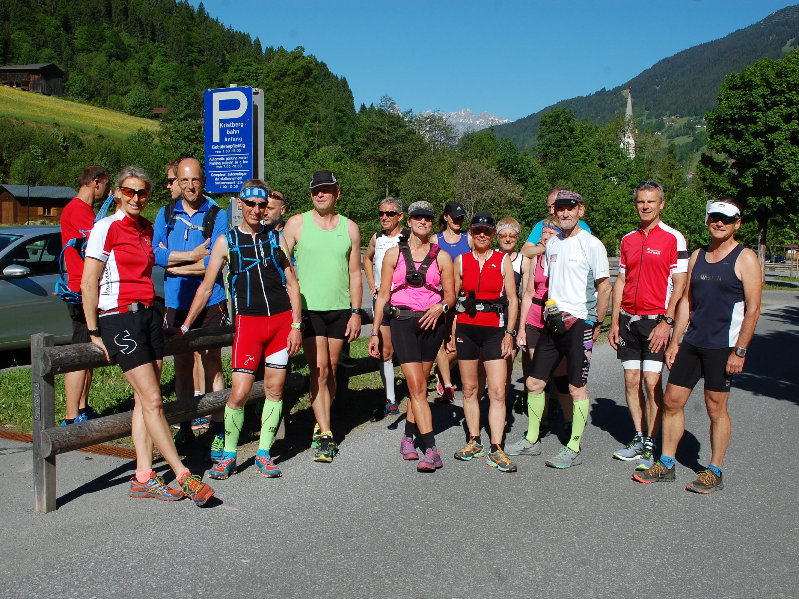 Zahlreiche Hobbyläufer nutzten die Gelegenheit für den Trainingslauf in Silbertal. Zahlreiche Hobbyläufer nutzten die Gelegenheit für den Trainingslauf in Silbertal.