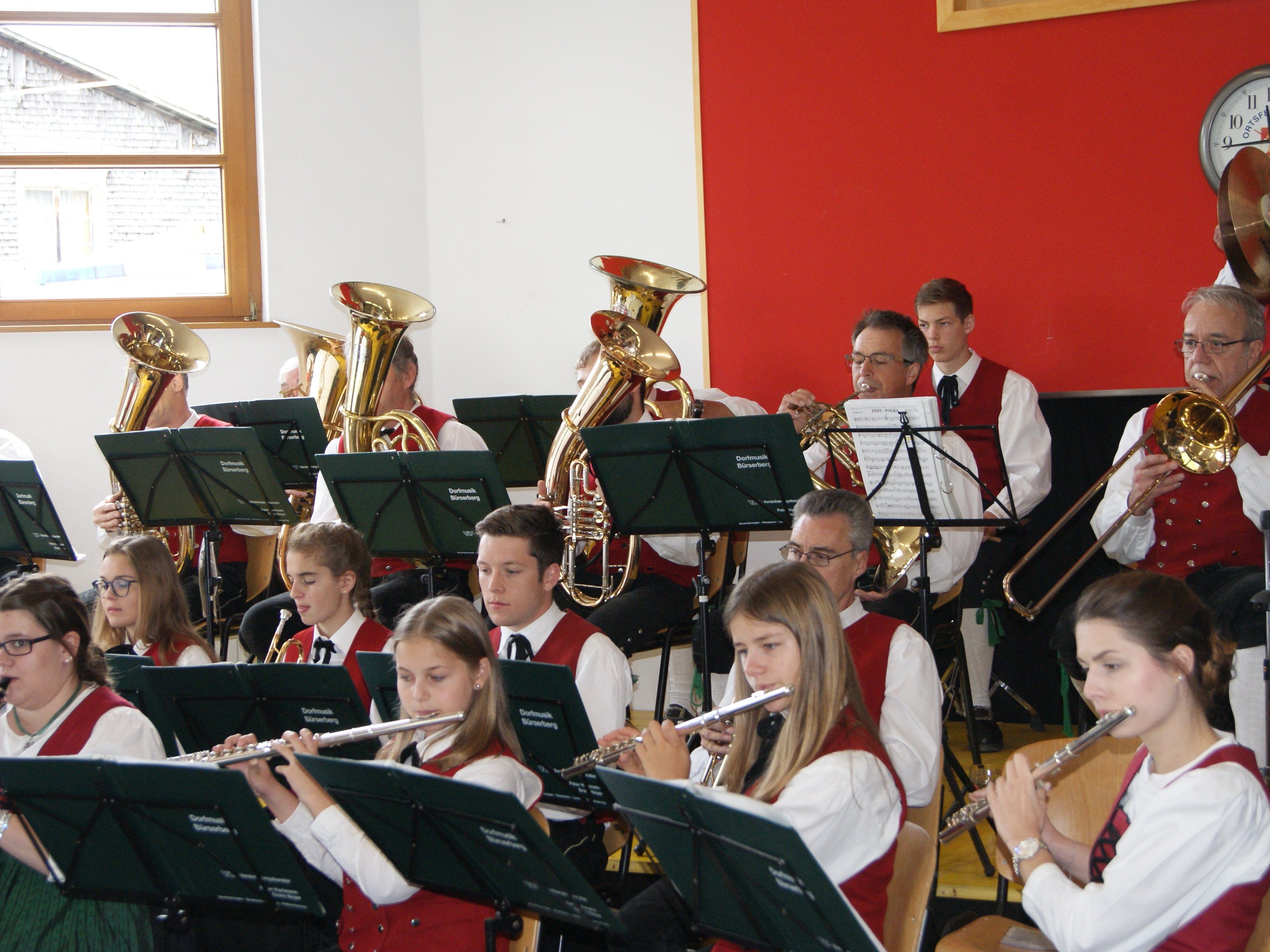 Ehrungen und Veränderungen bei der Dorfmusik Bürserberg.