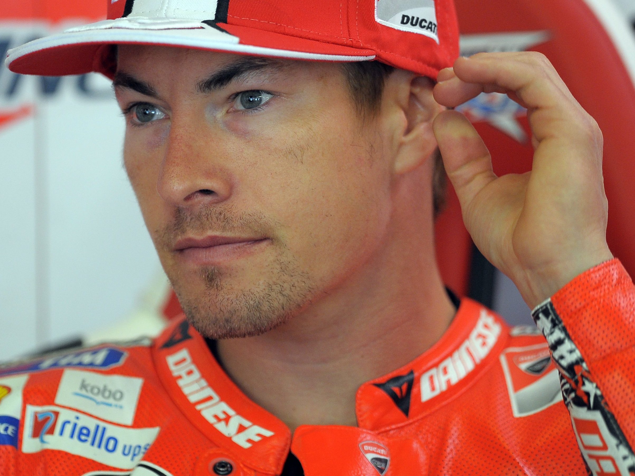 Der 35-jährige Ex-MotoGP-Champion Nicky Hayden starb am Montag an den Folgen eines Fahrradunfalls. Der 35-jährige Ex-MotoGP-Champion Nicky Hayden starb am Montag an den Folgen eines Fahrradunfalls.