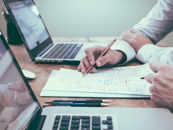 Eine Studie belegt: Vorarlberger Unternehmen hinken in Sachen Digitalisierung in Vertrieb und Marketing weit hinterher. Eine Studie belegt: Vorarlberger Unternehmen hinken in Sachen Digitalisierung in Vertrieb und Marketing weit hinterher.