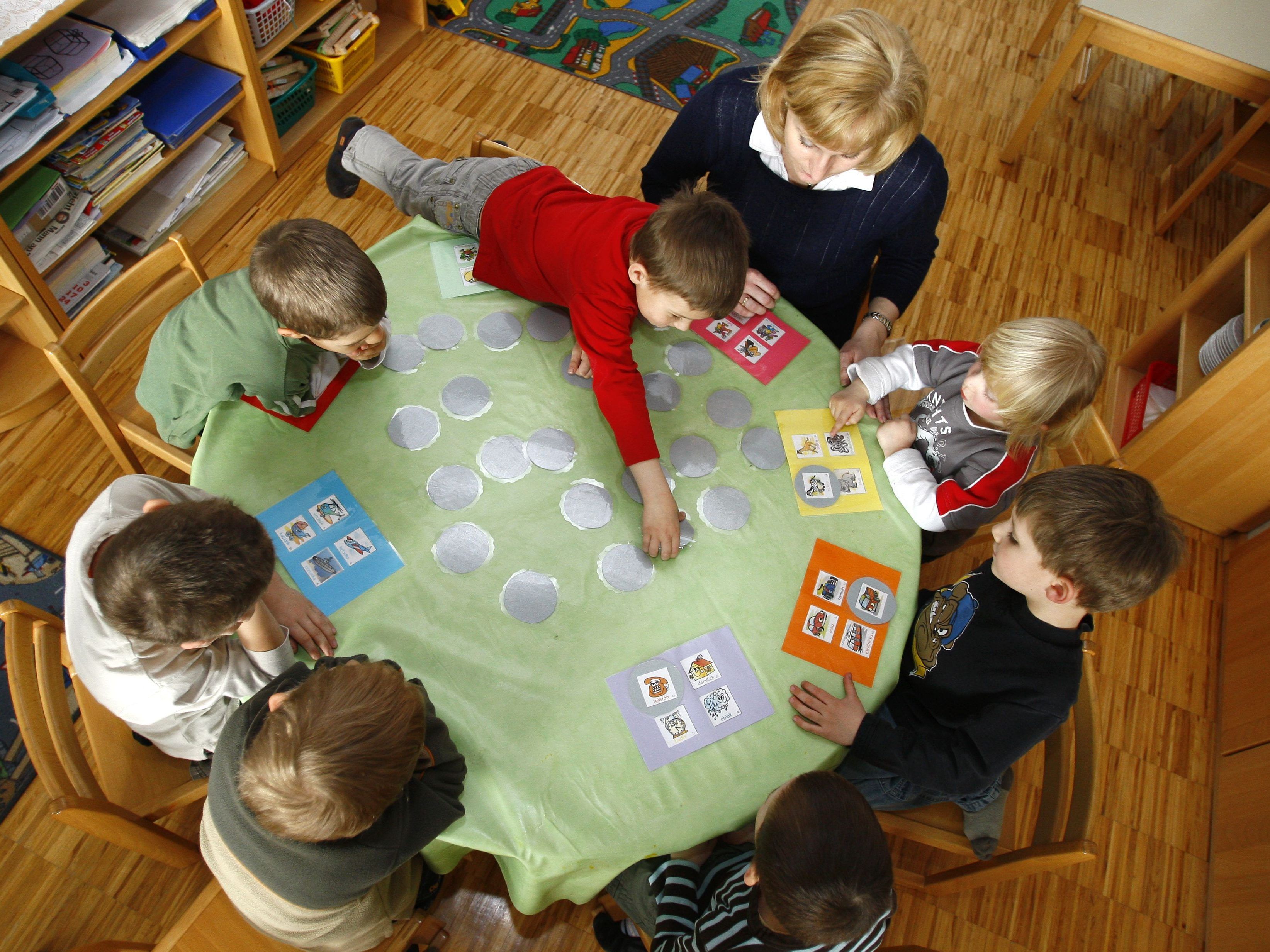 Vorarlbergs Betriebe betreiben derzeit 15 Kinderbetreuungsstellen und drei Kindergärten. Vorarlbergs Betriebe betreiben derzeit 15 Kinderbetreuungsstellen und drei Kindergärten.