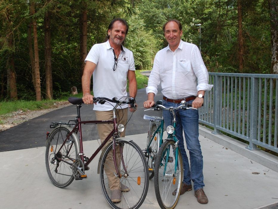 Nun ist er offiziell eröffnet: der neu gestaltete Radweg im Bereich Aktivpark. Nun ist er offiziell eröffnet: der neu gestaltete Radweg im Bereich Aktivpark.
