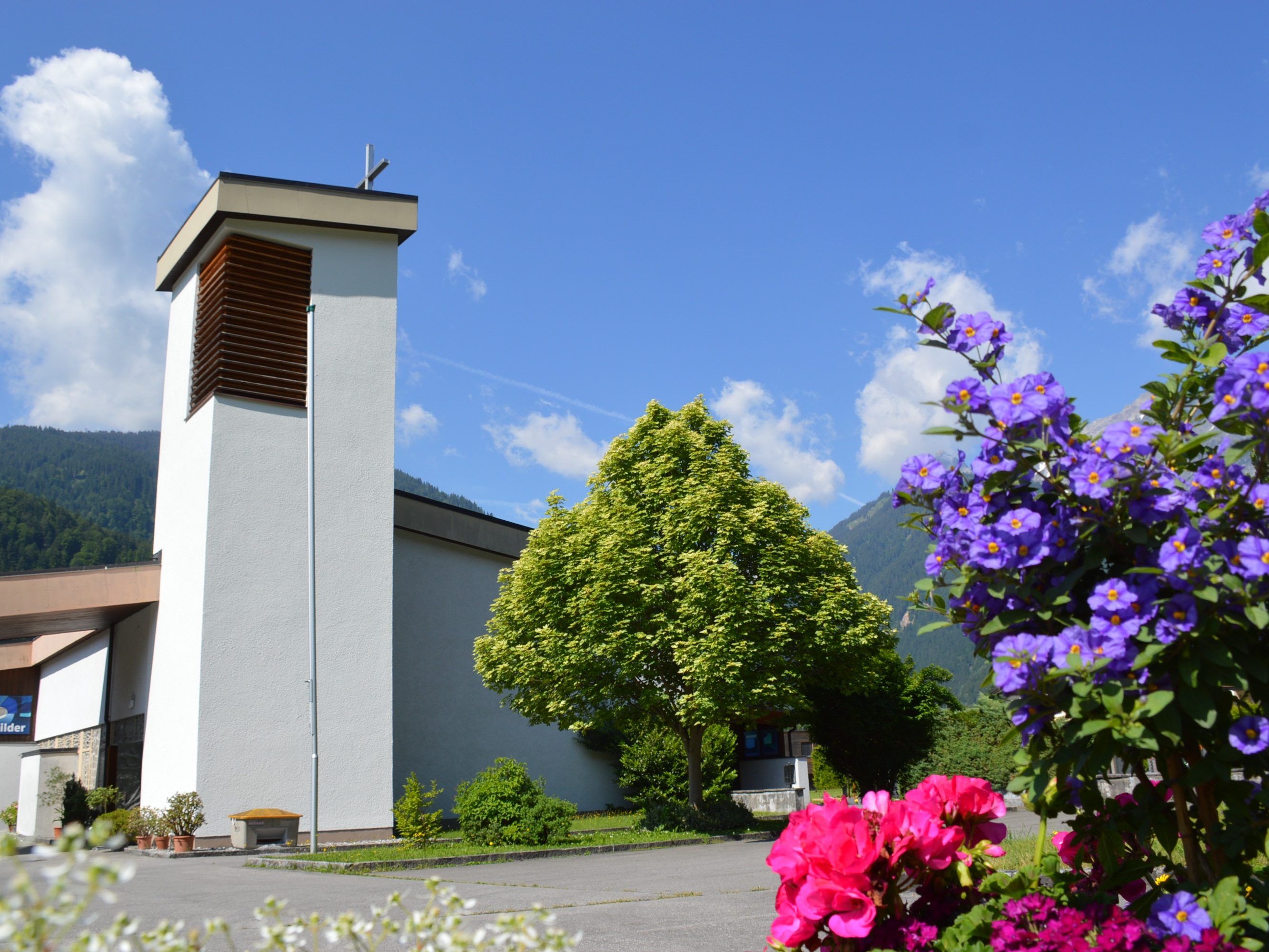 Die Pfarrkirche Gantschier zum heiligen Josef in einer Aufnahme vom Dienstag vor Fronleichnam 2017 Die Pfarrkirche Gantschier zum heiligen Josef in einer Aufnahme vom Dienstag vor Fronleichnam 2017