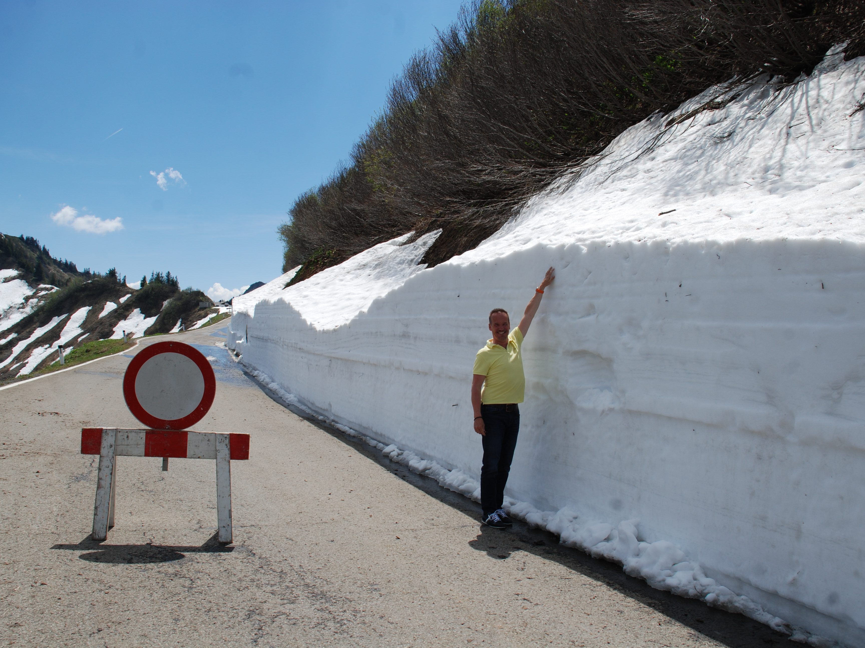 Da hatte die Schneefräse des Landesstraßenbauamtes noch einiges zu tun