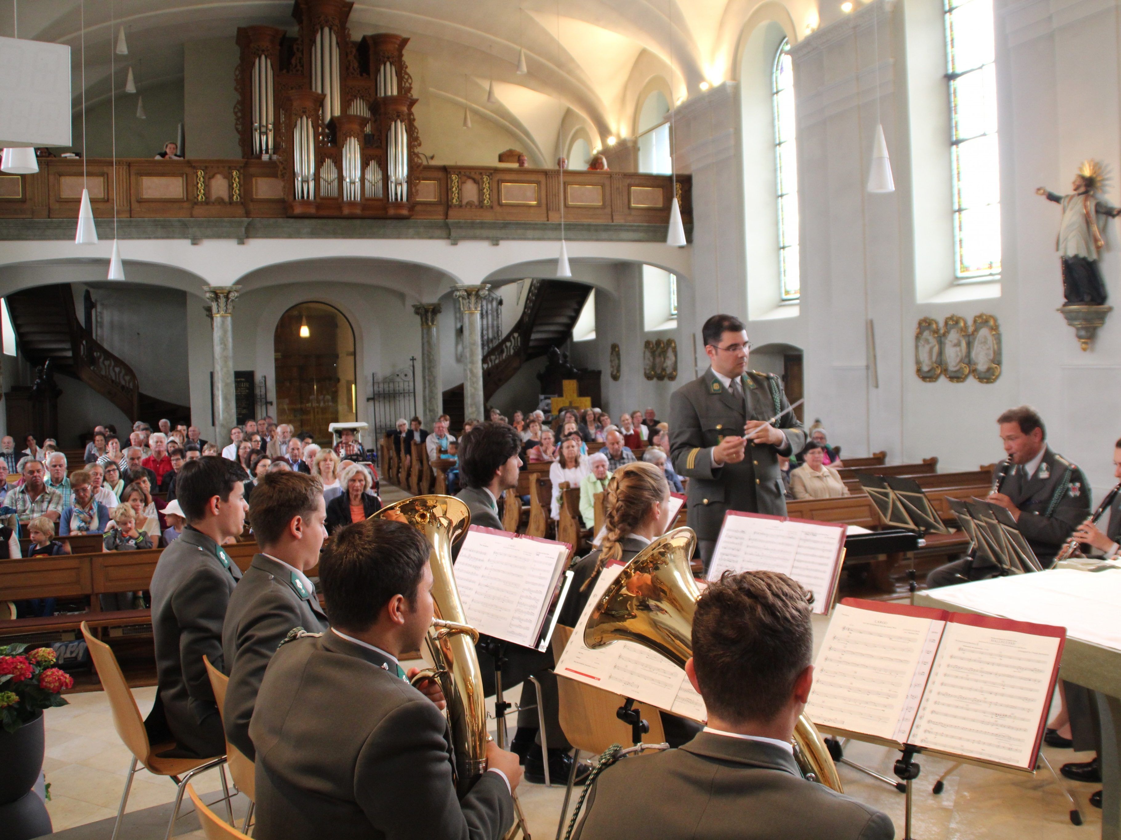 Bei der „Langen Nacht der Kirchen“ in Lochau hatte auch die Militärmusik Vorarlberg im klangvollen Ambiente des Kirchenraums einen Auftritt. Bei der „Langen Nacht der Kirchen“ in Lochau hatte auch die Militärmusik Vorarlberg im klangvollen Ambiente des Kirchenraums einen Auftritt.