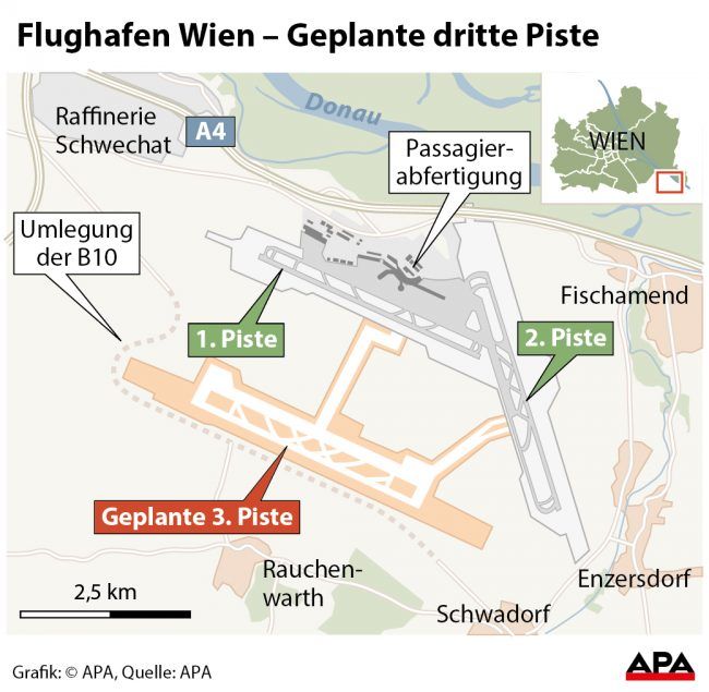 Karte Flughafen Wien-Schwechat und Umgebung, bestehende Pisten, geplante Piste. 