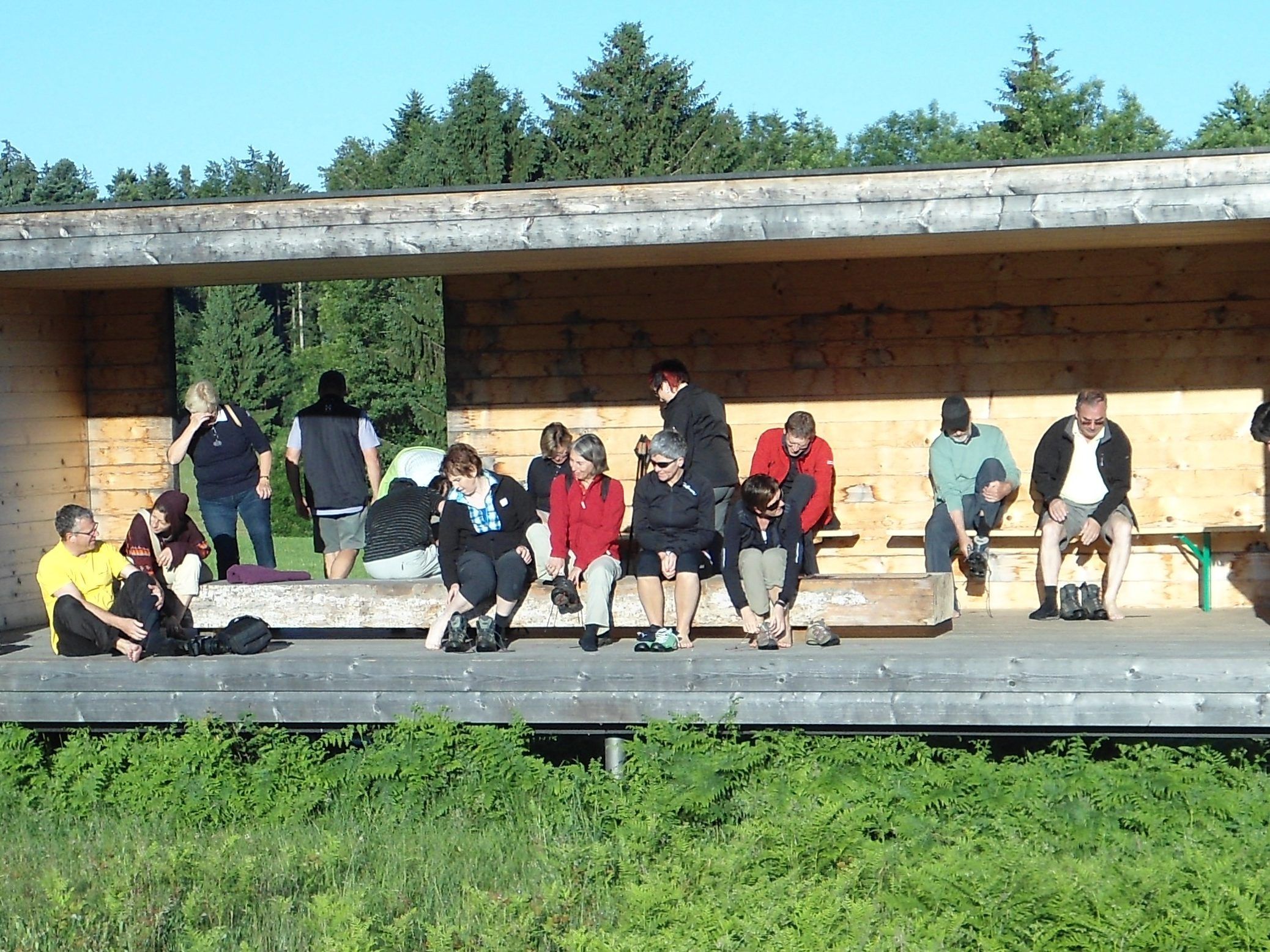 Der "Moorraum", Zentrum des Wegenetzes in den Krumbacher Mooren, hat in der Morgendämmerung seinen besonderen Reiz. Der "Moorraum", Zentrum des Wegenetzes in den Krumbacher Mooren, hat in der Morgendämmerung seinen besonderen Reiz.
