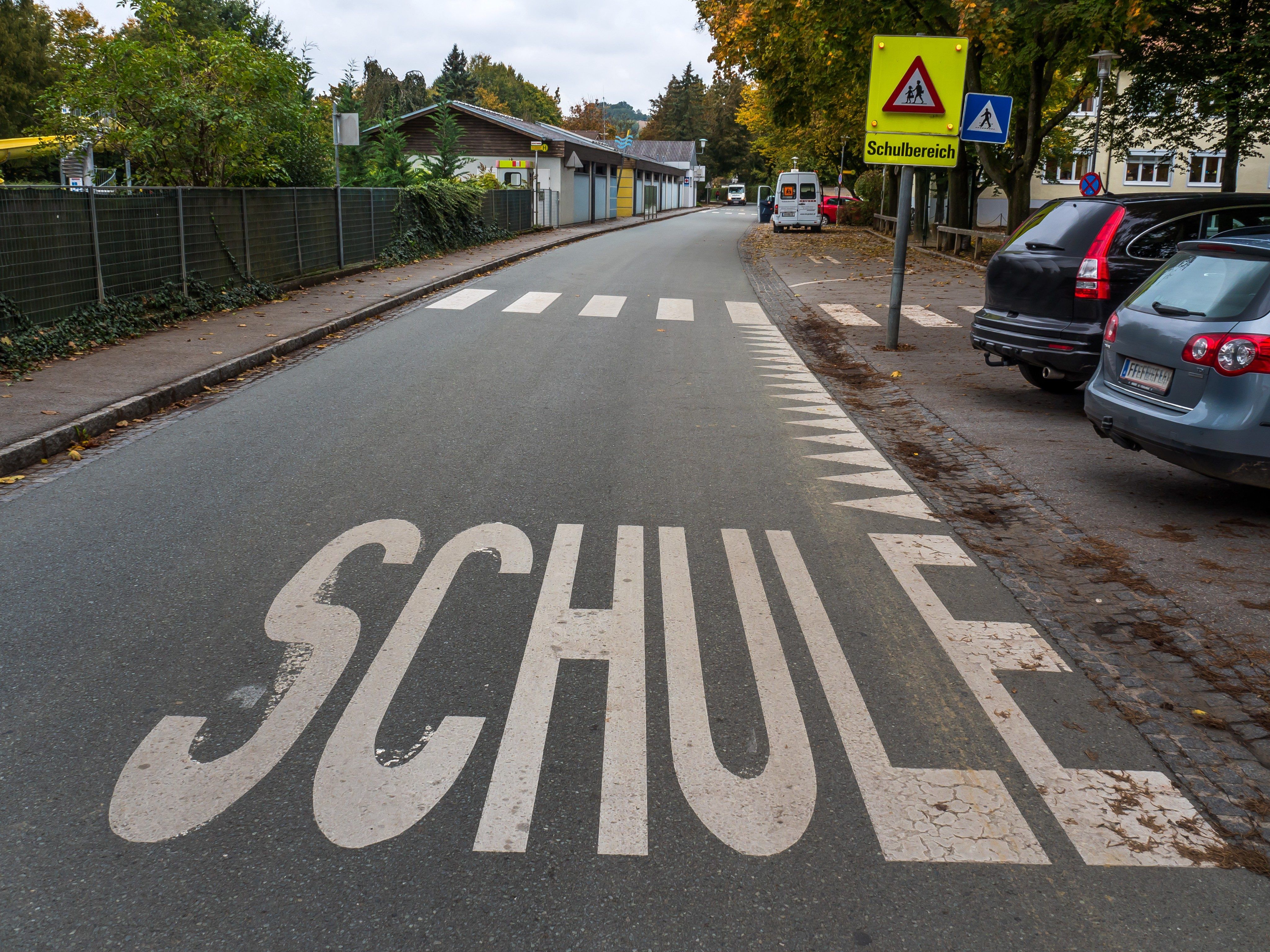Auch um Hinweise aus der Bevölkerung ist die Polizei dankbar. Auch um Hinweise aus der Bevölkerung ist die Polizei dankbar.