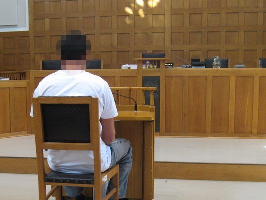 Heute wird der Prozess gegen einen Pakistani fortgesetzt, der in Vandans seinenafghanischen Mitbewohner mit dem Messer attackierte. Heute wird der Prozess gegen einen Pakistani fortgesetzt, der in Vandans seinenafghanischen Mitbewohner mit dem Messer attackierte.