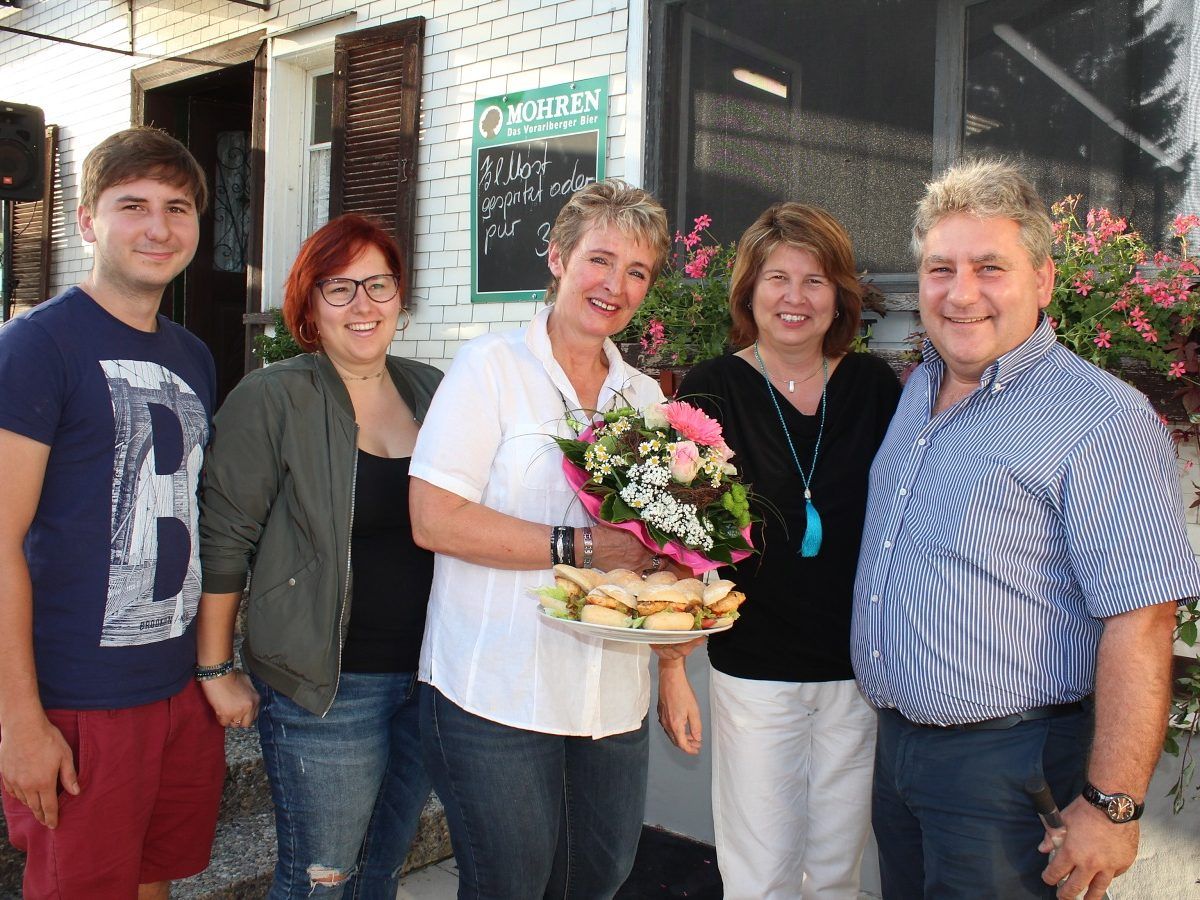 Siegrun Huber inmitten von Philipp, Caroline, Andrea und Erich Blum. Siegrun Huber inmitten von Philipp, Caroline, Andrea und Erich Blum.