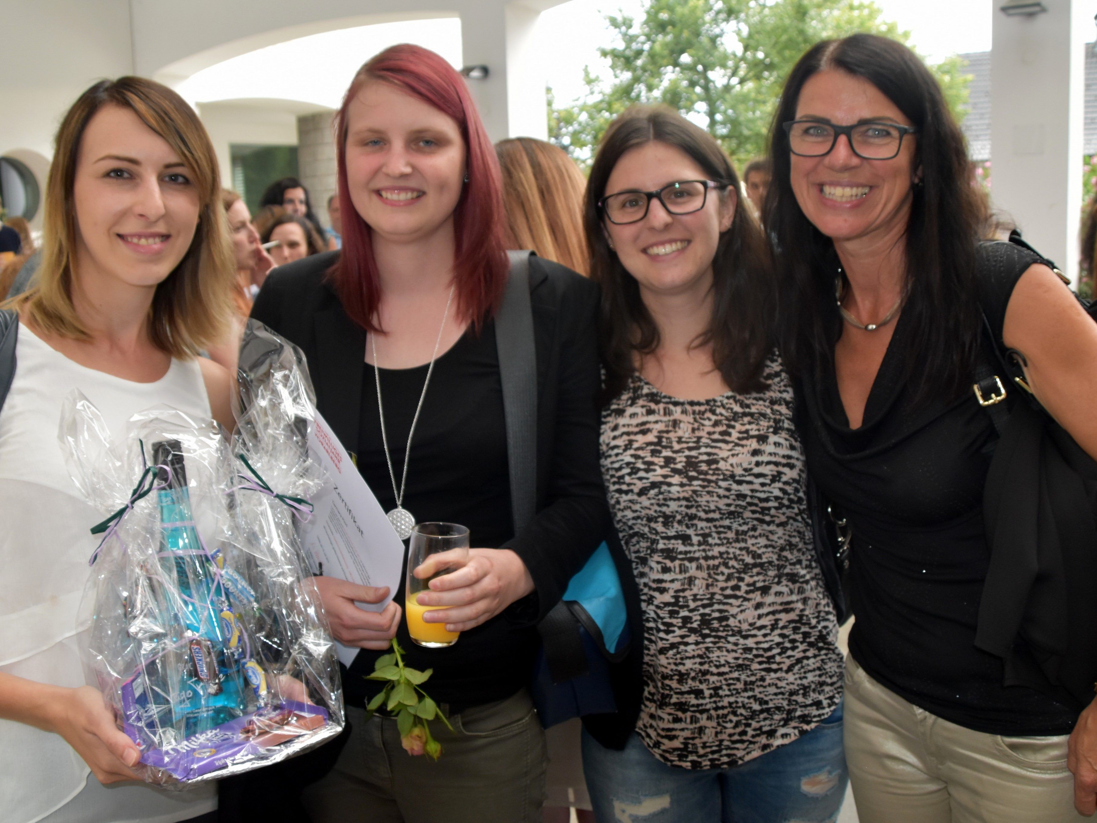 Tamara Perl, Janine Marte (soziales Jahr), Johanna Fend und Jutta Gunz Tamara Perl, Janine Marte (soziales Jahr), Johanna Fend und Jutta Gunz