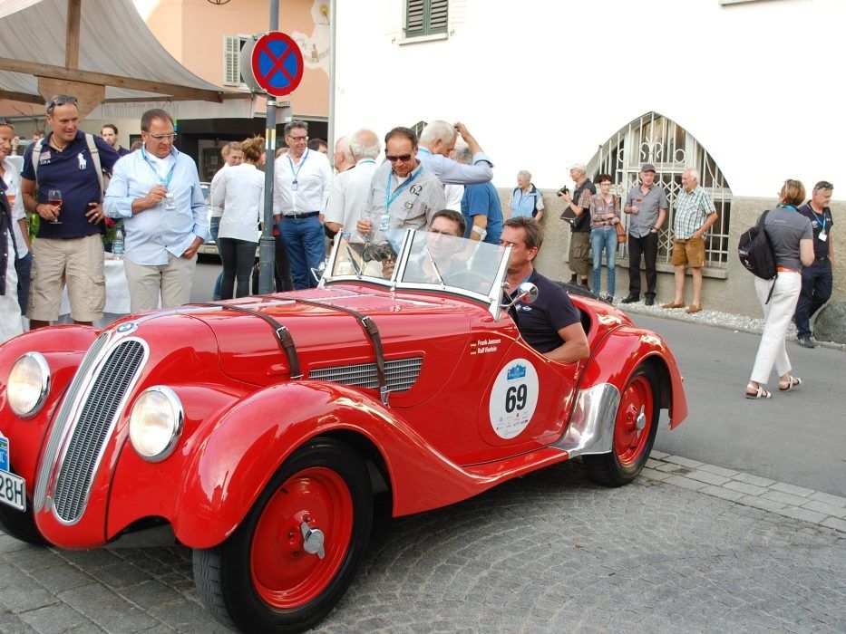 Schmucke Oldtimer gab es beim Prolog zum Bestaunen.