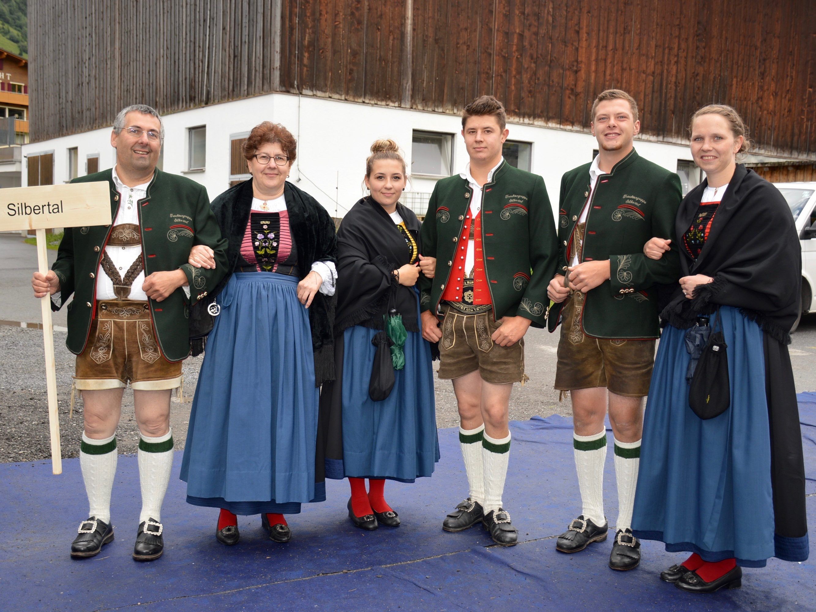 Einige Mitglieder der Trachtengruppe Silbertal