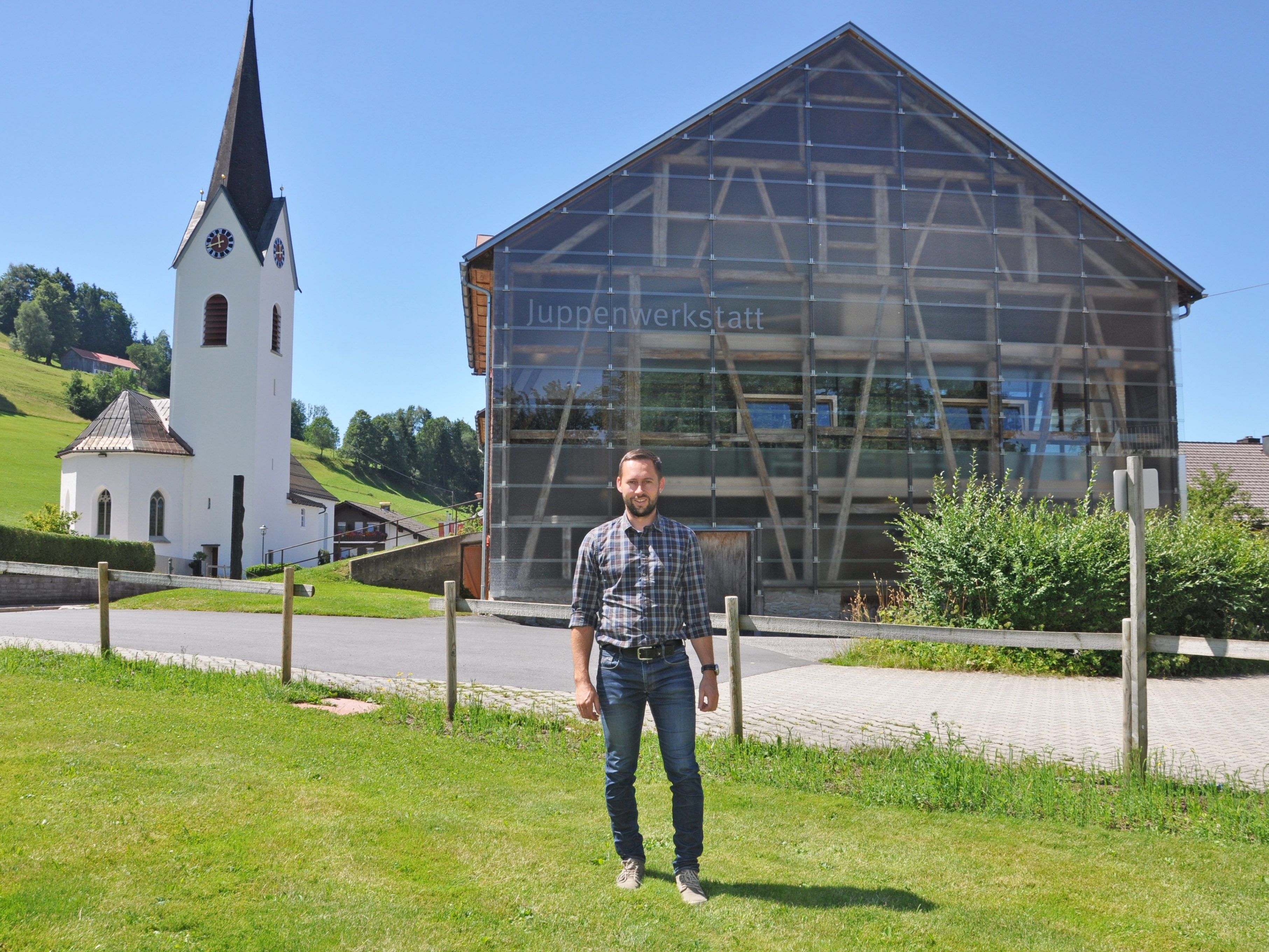 Tradition und Moderne gehen in Riefensberg Hand in Hand – bestes Beispiel ist die Juppenwerkstatt, deren Erweiterung ab Herbst 2017 geplant ist.