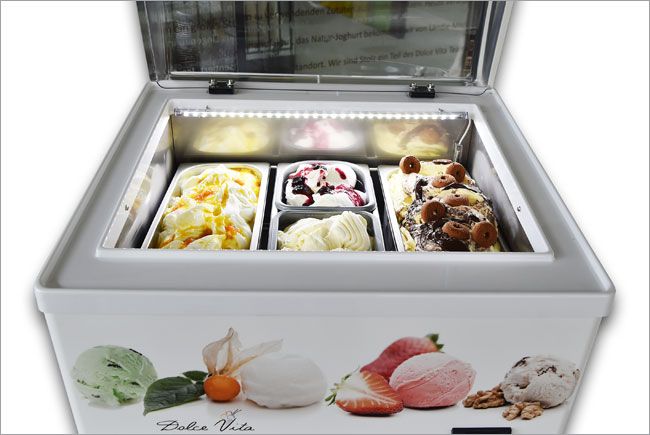 Die praktischen Tisch-Vitrinen gibt es in verschiedenen Größen. Dolce Vita Die praktischen Tisch-Vitrinen gibt es in verschiedenen Größen. Dolce Vita