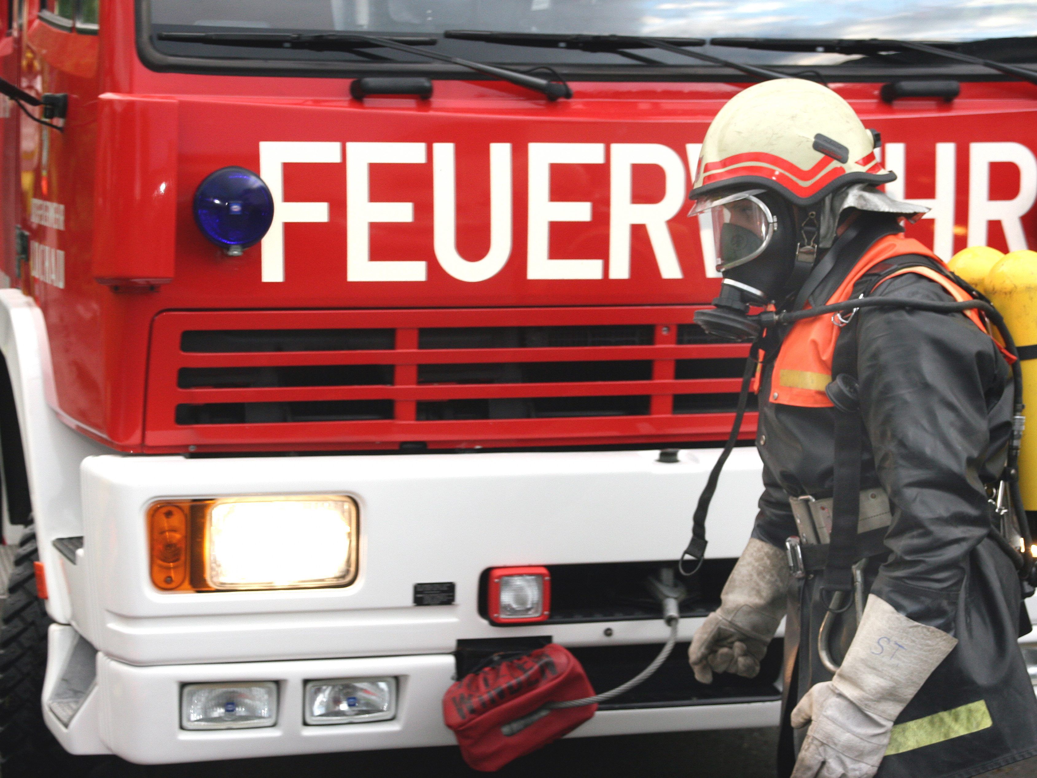 Die Feuerwehr konnte die gelegten Brände rasch löschen. Die Feuerwehr konnte die gelegten Brände rasch löschen.