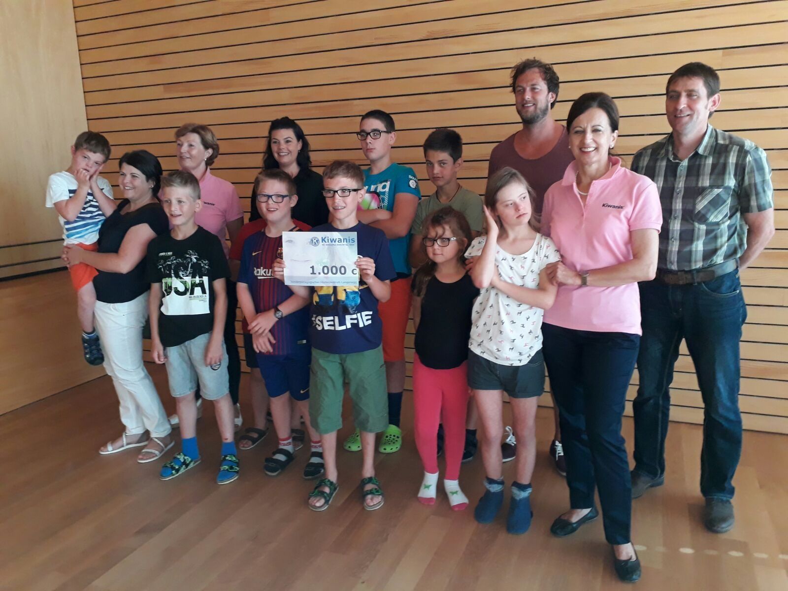 Die Kinder der Schule Langenegg freuten sich über die großzügige Unterstützung.