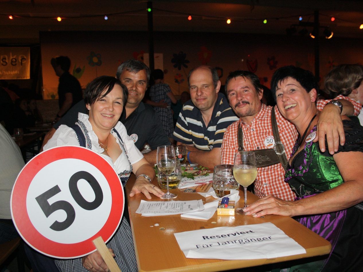 Das Lochauer Dorffest ist eine willkommene Gelegenheit, sich im „Jubiläumsjahr“ zu treffen und miteinander in fröhlicher Runde diesen „runden Geburtstag“ zu feiern!
