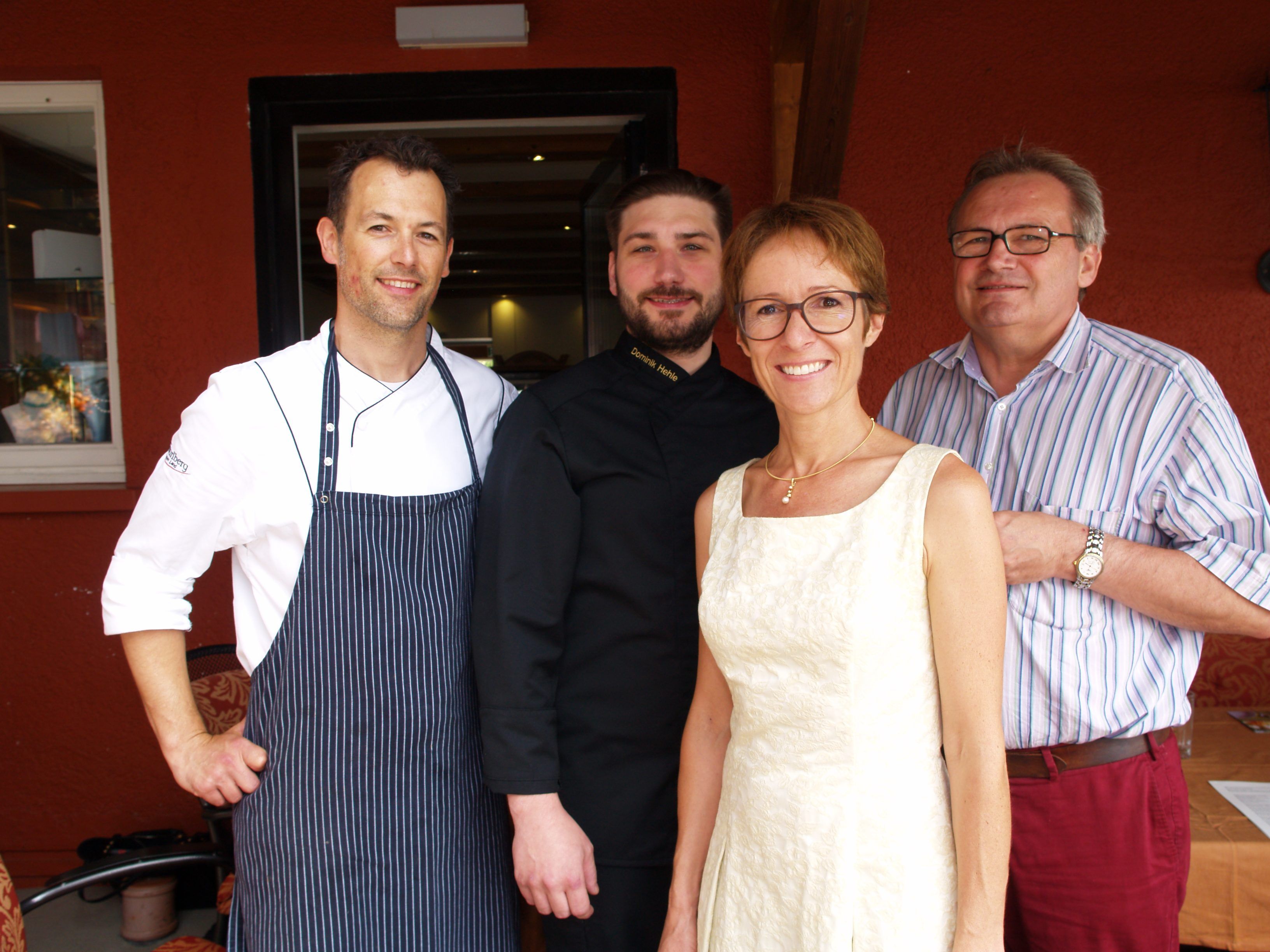 Mehrwert - Koch Alexander Kowarc, Dominik und Karlheinz Hehle (Hotel Schönblick) sowie Projektleiterin Angelika Stöckler Mehrwert - Koch Alexander Kowarc, Dominik und Karlheinz Hehle (Hotel Schönblick) sowie Projektleiterin Angelika Stöckler