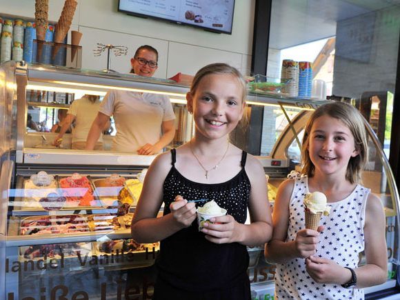 Ob in der Eisdiele oder daheim - Eis ist immer eine feine Sache! Ob in der Eisdiele oder daheim - Eis ist immer eine feine Sache!