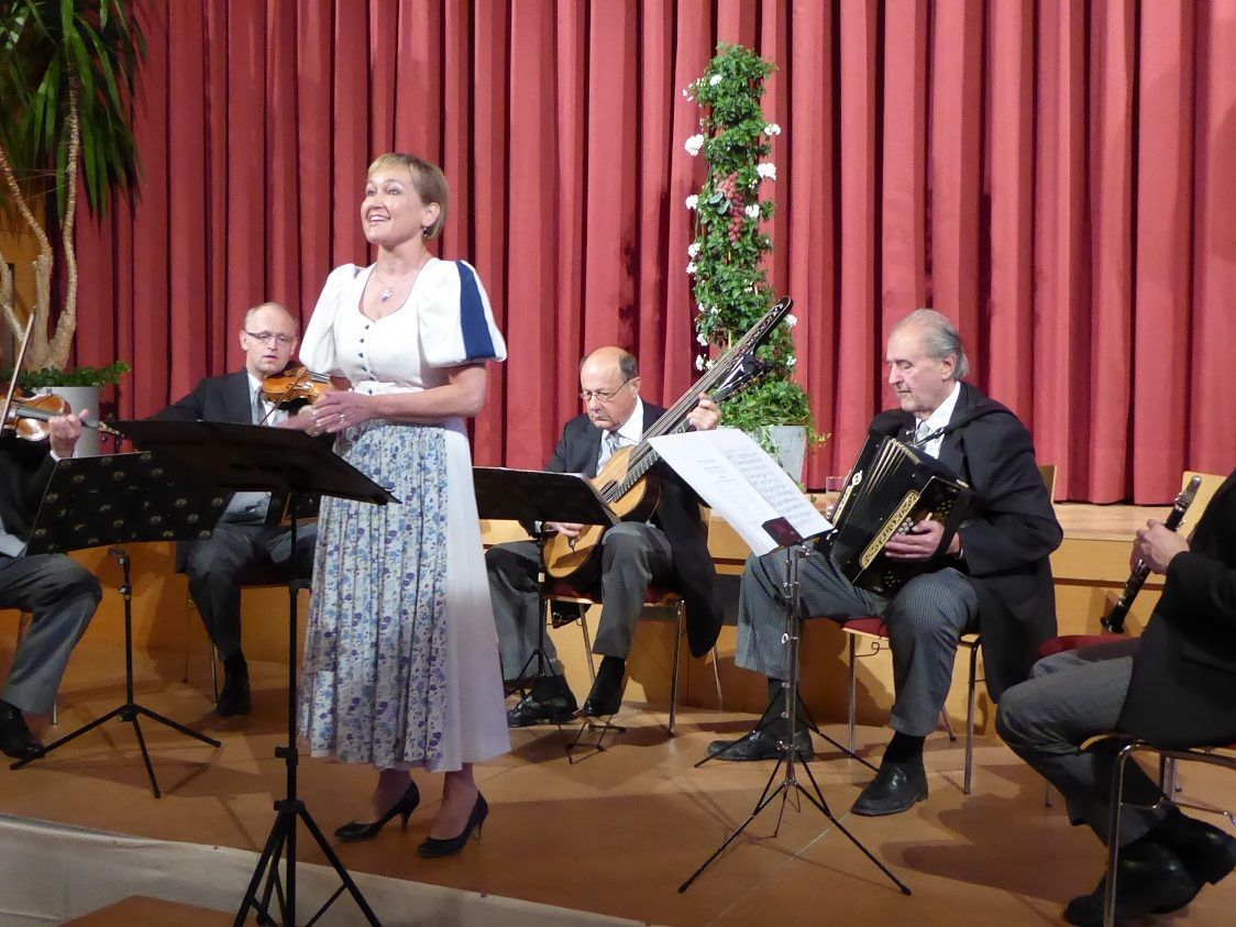 Die „Schrammeln“ und Birgit Plankel sorgten für beste Stimmung.