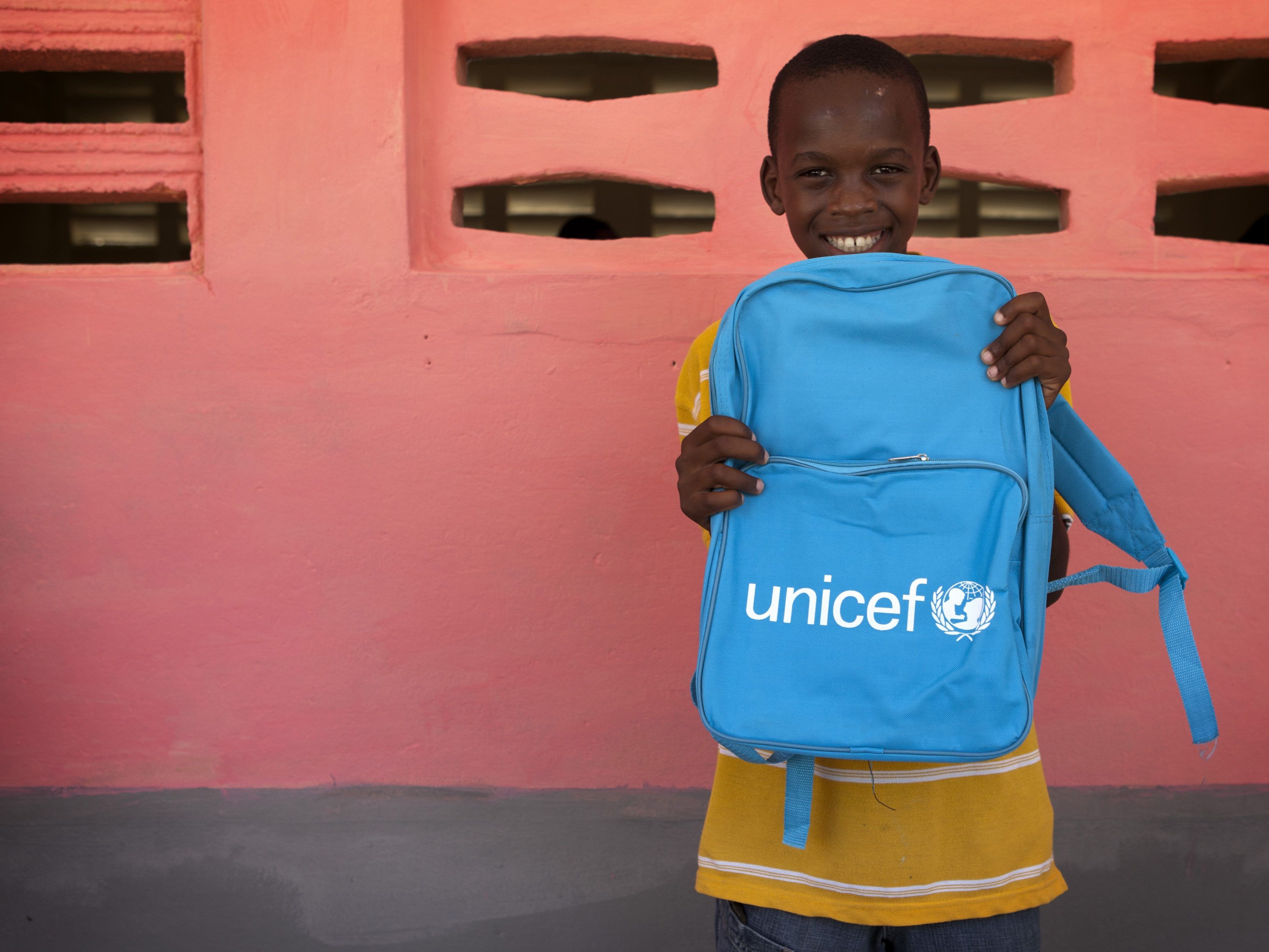 UNICEF Österreich startet eine Door2Door Kampagne im Bezirk Feldkirch. Von 10. Juli bis 16. Juli 2017 sind UNICEF WerberInnen in Feldkirch, Götzis und Altach unterwegs. Simone Mang von UNICEF Österreich möchte sehr gerne die Bevölkerung vorab über diese Aktion informieren, um etwaigem Misstrauen über Besuche vor der Haustüre gut entgegenzuwirken. UNICEF Österreich startet eine Door2Door Kampagne im Bezirk Feldkirch. Von 10. Juli bis 16. Juli 2017 sind UNICEF WerberInnen in Feldkirch, Götzis und Altach unterwegs. Simone Mang von UNICEF Österreich möchte sehr gerne die Bevölkerung vorab über diese Aktion informieren, um etwaigem Misstrauen über Besuche vor der Haustüre gut entgegenzuwirken.